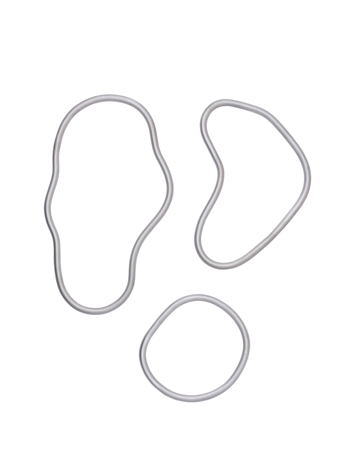 Pond Trivets Set of 3 in Aluminium präsentiert im Onlineshop von KAQTU Design AG. Pfannenuntersetzer ist von Ferm Living