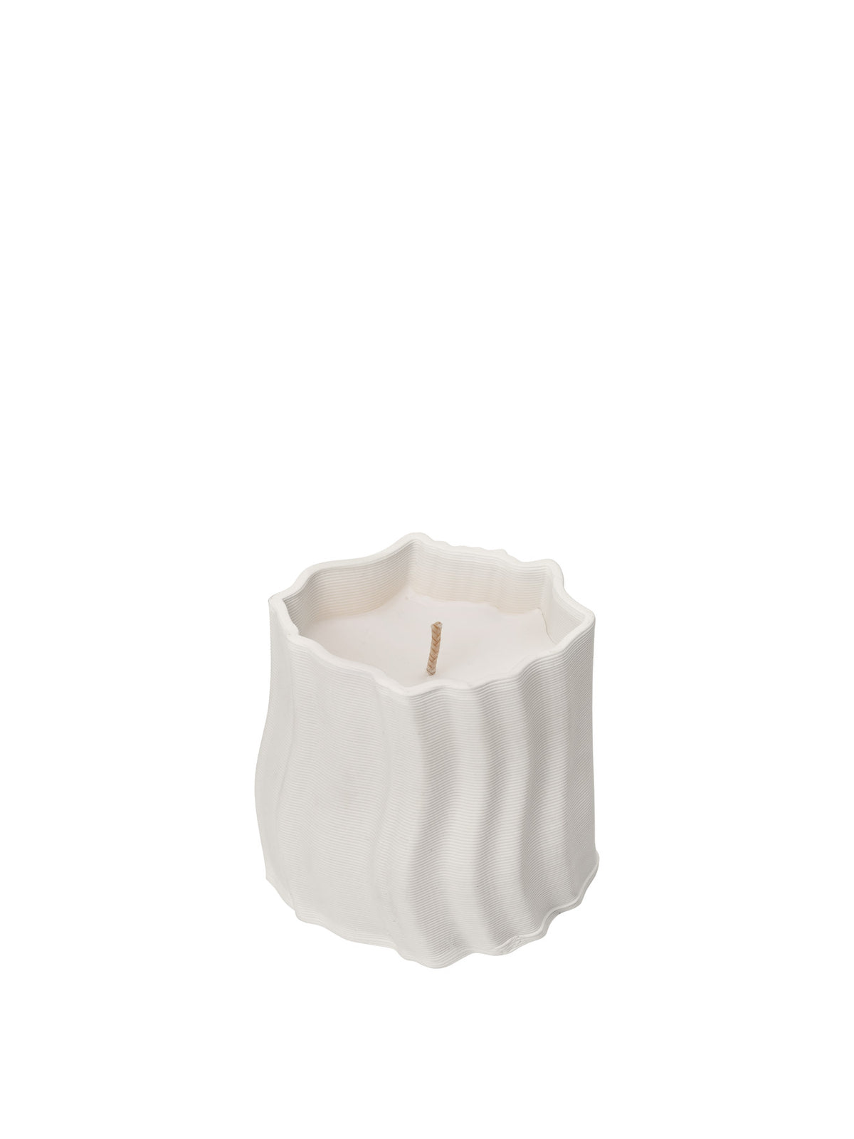 Rylith Scented Candle H9 in Off-White präsentiert im Onlineshop von KAQTU Design AG. Duftkerze ist von Ferm Living