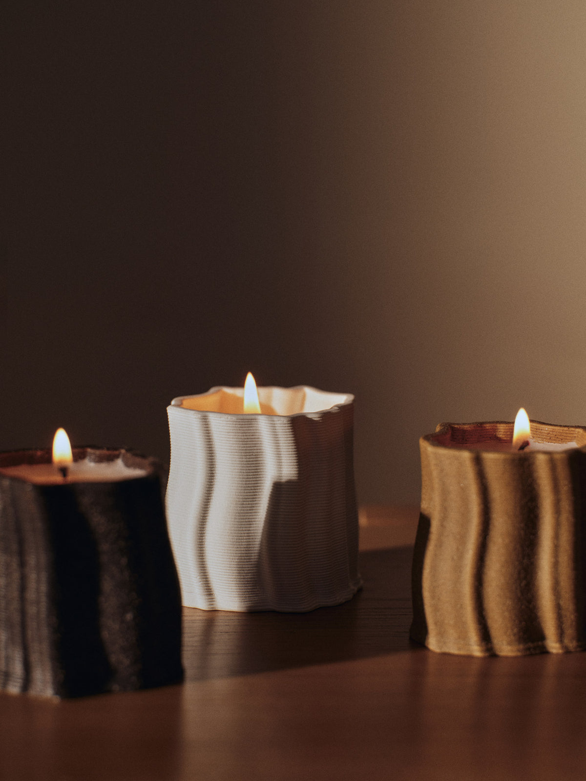 Rylith Scented Candle H9 in Off-White präsentiert im Onlineshop von KAQTU Design AG. Duftkerze ist von Ferm Living