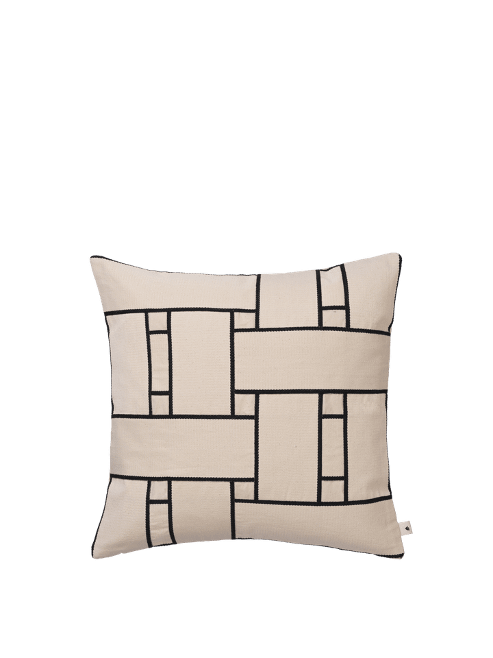 Lattice Offset Kissen  in Off-white/Black präsentiert im Onlineshop von KAQTU Design AG. Deko Kissen ist von Ferm Living