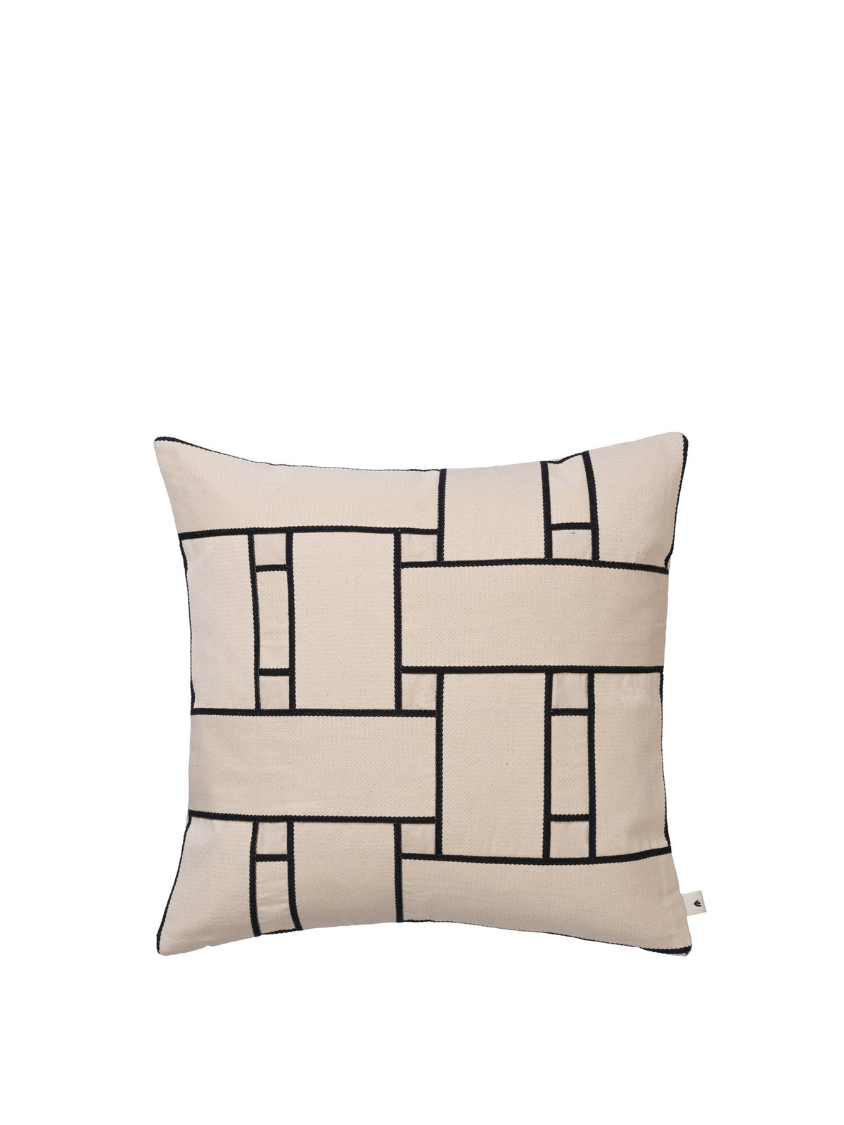 Lattice Offset Kissen in Off-white/Black präsentiert im Onlineshop von KAQTU Design AG. Deko Kissen ist von Ferm Living