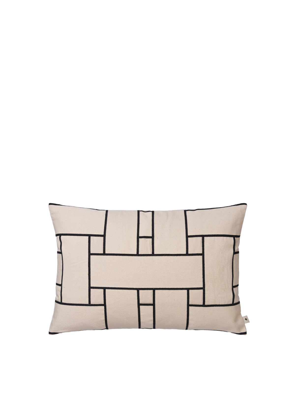 Lattice Offset Kissen Rechteckig in Off-white/Black präsentiert im Onlineshop von KAQTU Design AG. Deko Kissen ist von Ferm Living
