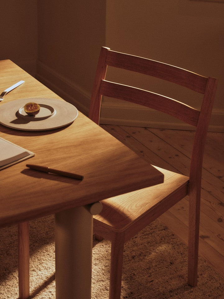 Boda Esszimmerstuhl  in Natural Oak präsentiert im Onlineshop von KAQTU Design AG. Stuhl ist von Ferm Living