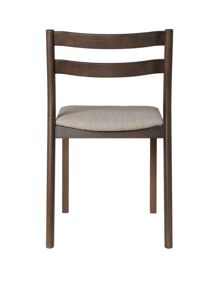 Eleganter Boda Esszimmerstuhl mit weichem Bouclé-Bezug und stabiler Buchenholzstruktur, ideal für einladende Esszimmer.