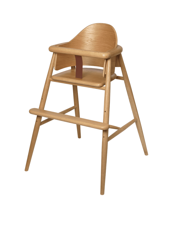 Muru Kindersitz von Ferm Living, stilvolle Sitzbank aus Eichenholz, ideal für Kinderzimmer, kombiniert Funktionalität mit ästhetischem Design.