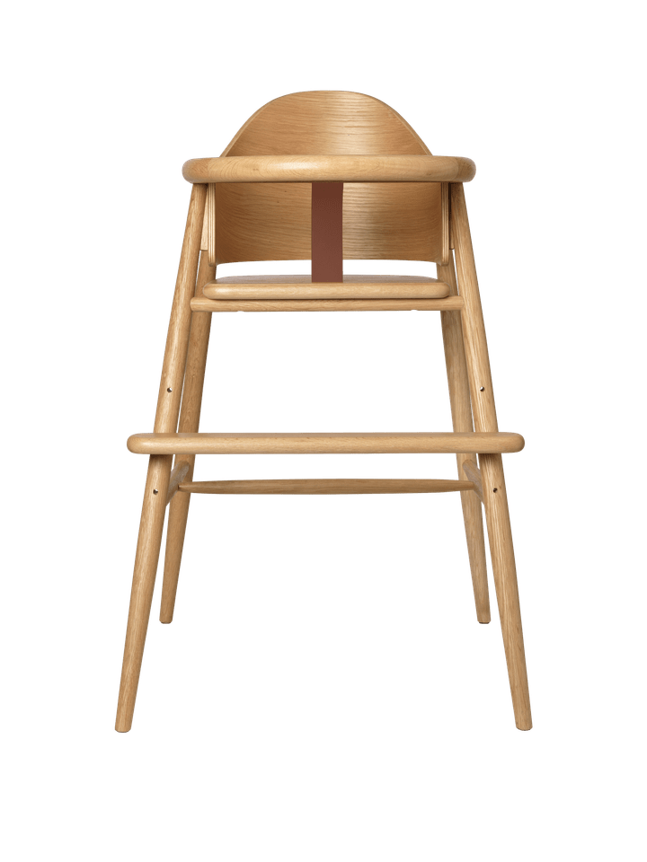 Muru Kindersitz von Ferm Living, stilvolle Sitzbank aus Eichenholz, ideal für Kinder, kombiniert Funktionalität mit ansprechendem Design.