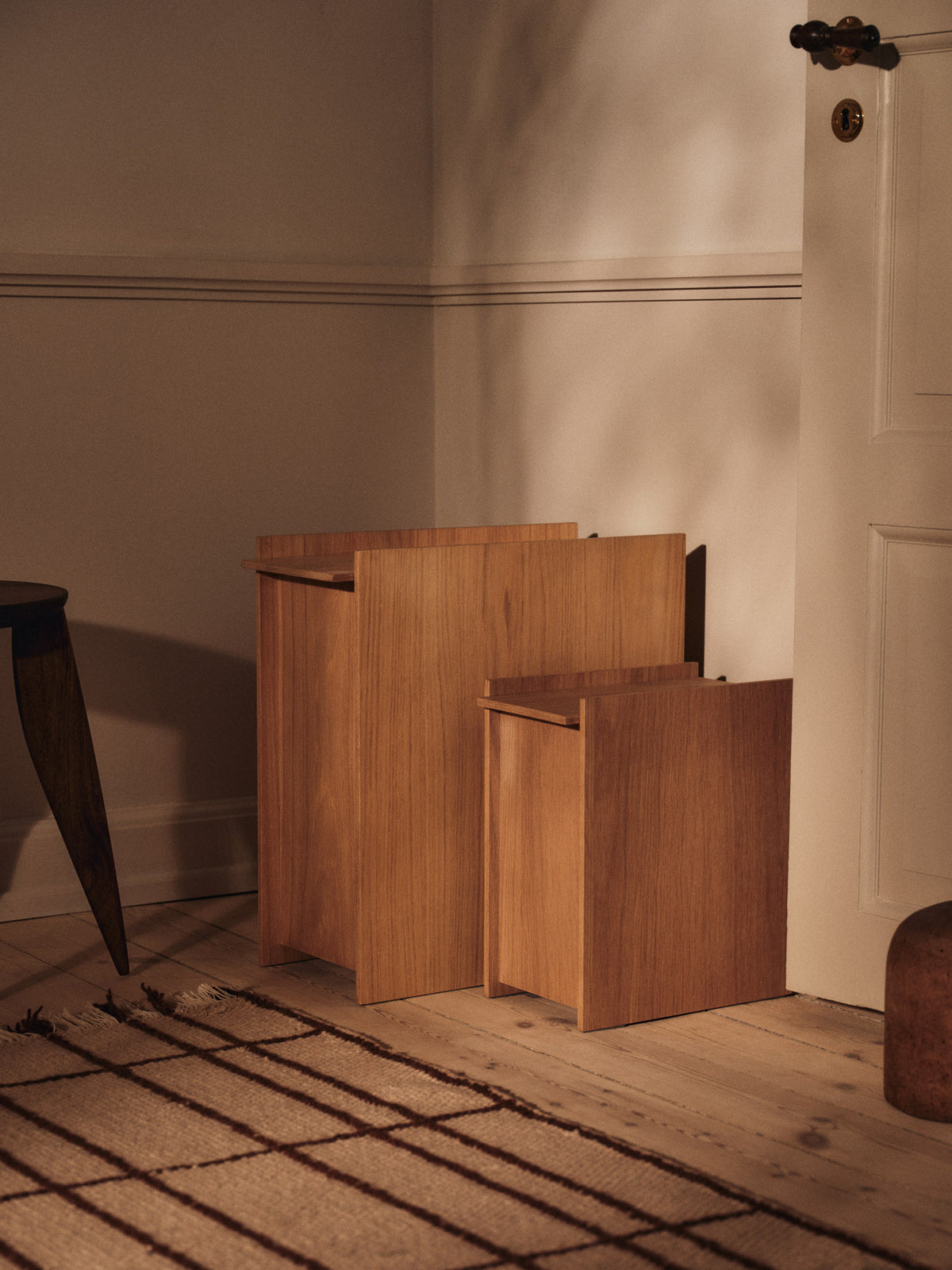 Sama Wooden Bin 35 in Eiche präsentiert im Onlineshop von KAQTU Design AG. Papierkorb ist von Ferm Living