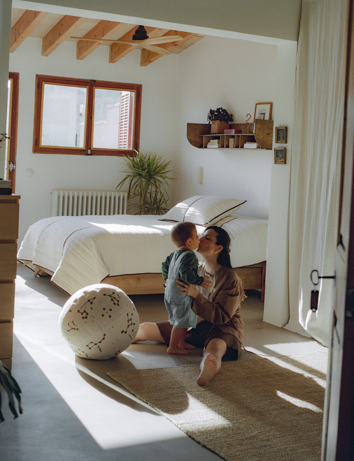 Constellation Pouf in Undyed präsentiert im Onlineshop von KAQTU Design AG. Pouf ist von Ferm Living
