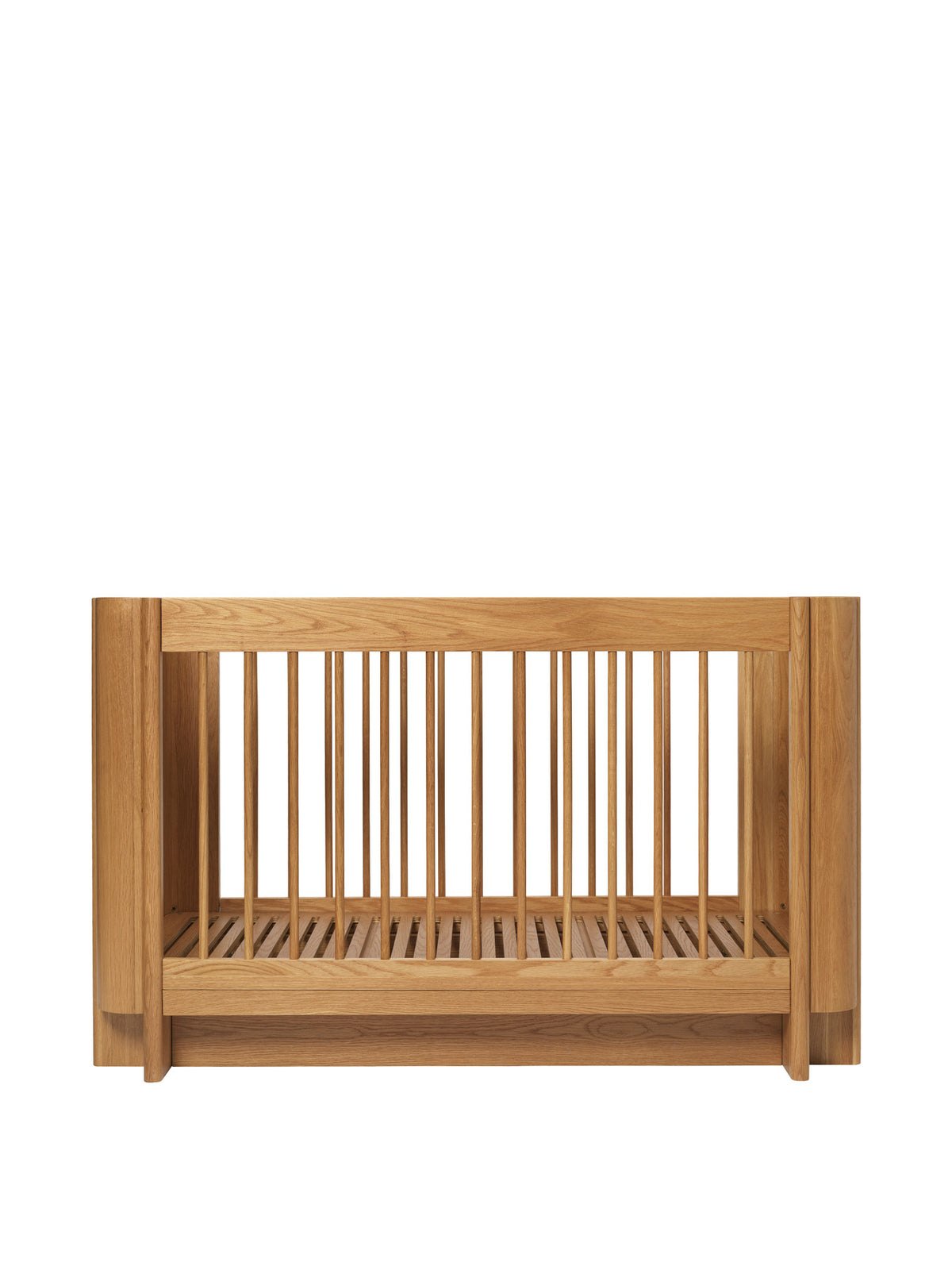 Tilu Babybett in Natur Eiche präsentiert im Onlineshop von KAQTU Design AG. Bett ist von Ferm Living