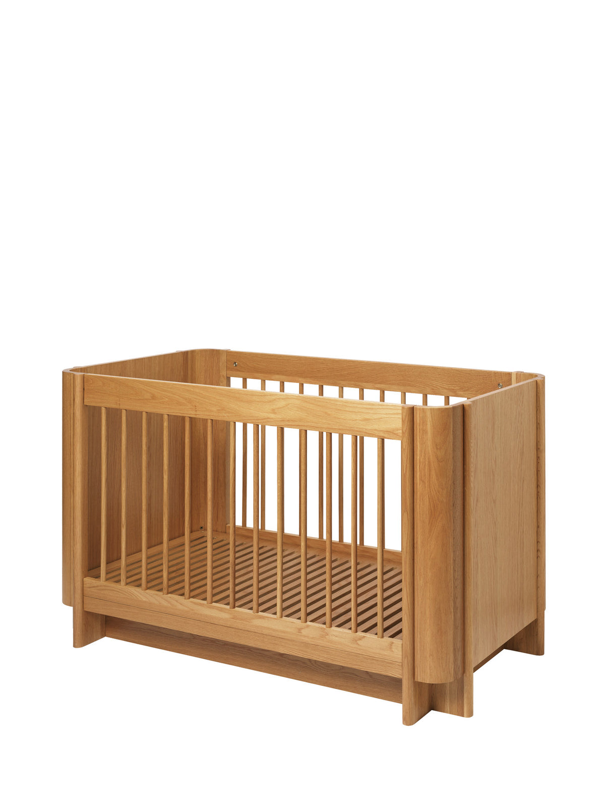 Tilu Babybett in Natur Eiche präsentiert im Onlineshop von KAQTU Design AG. Bett ist von Ferm Living