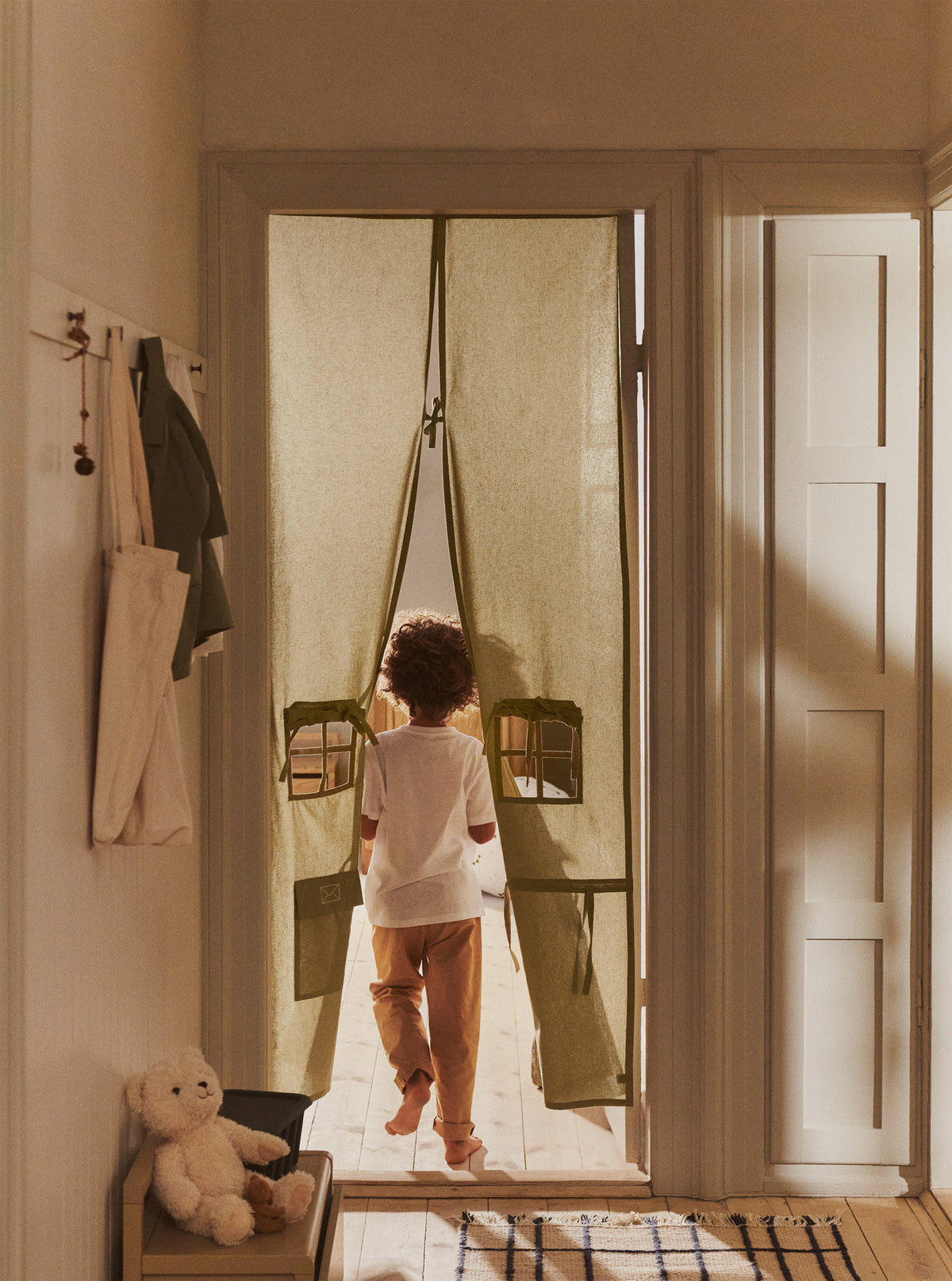 Settle Door Curtain in Elm Green präsentiert im Onlineshop von KAQTU Design AG. Türvorhang ist von Ferm Living