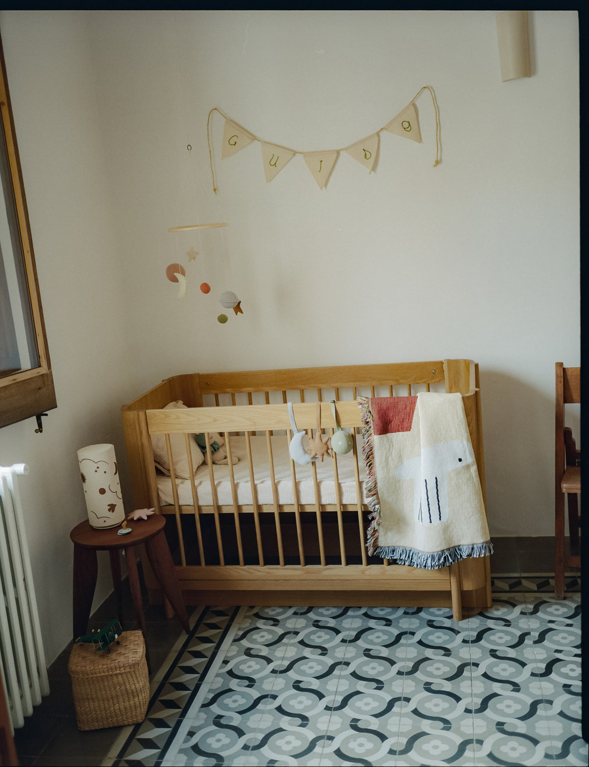 Skye Mobile in Multi präsentiert im Onlineshop von KAQTU Design AG. Objekte Kids ist von Ferm Living