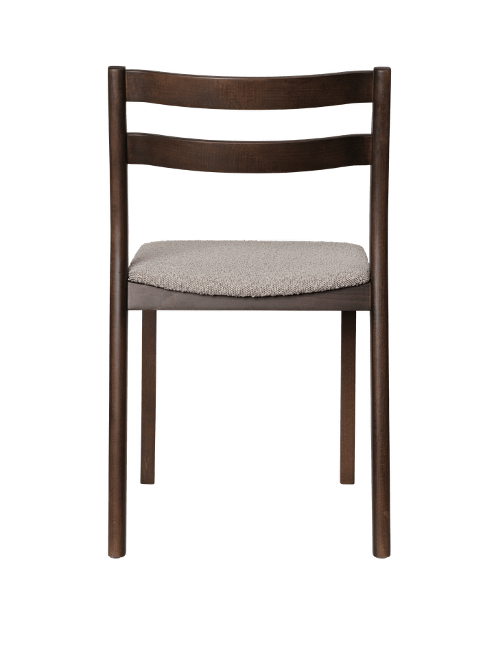 Moderner Boda Esszimmerstuhl von Ferm Living, stilvoll gepolstert mit strapazierfähigem Bouclé-Stoff in dunkler Beize und natürlichem Look.