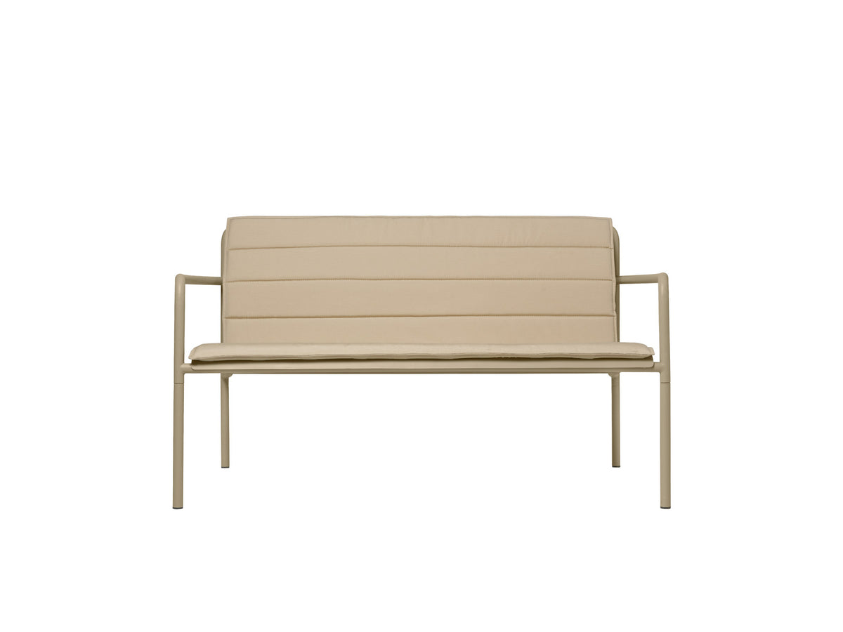 Dapple Kissen 2 Sitzer in Cashmere präsentiert im Onlineshop von KAQTU Design AG. Gartenkissen ist von Ferm Living
