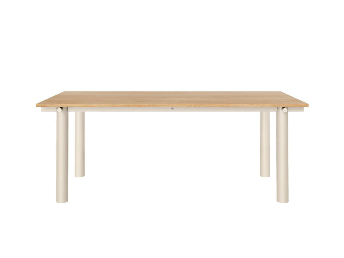 Atura Esstisch 200 x 90 in Light Cashmere/Natural Oak Veneer präsentiert im Onlineshop von KAQTU Design AG. Esstisch ist von Ferm Living