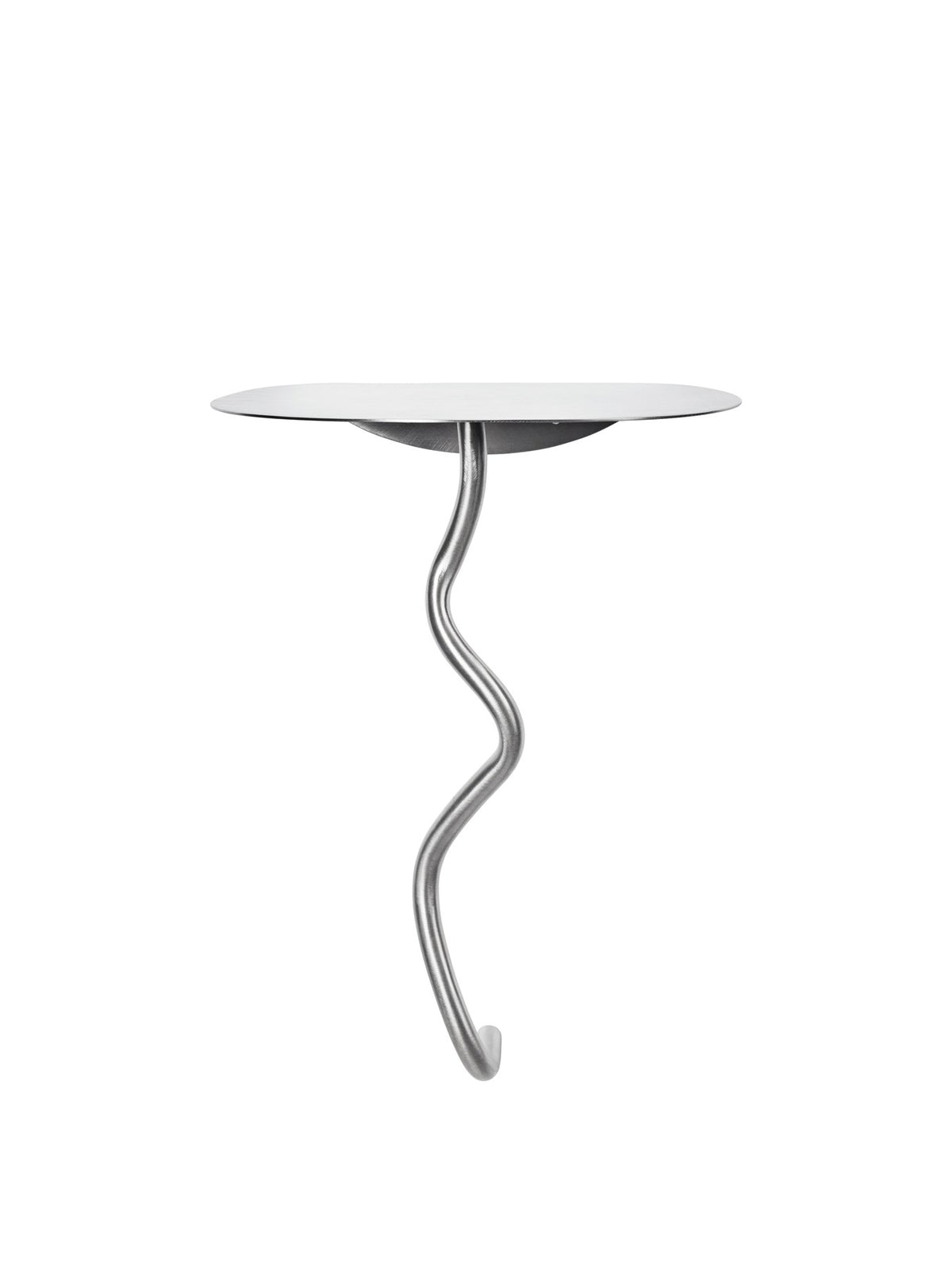 Wandmontierter Beistelltisch Curvature von Ferm Living aus Edelstahl mit geschwungener Form, kompakte Ablagefläche für den Wohnbereich.