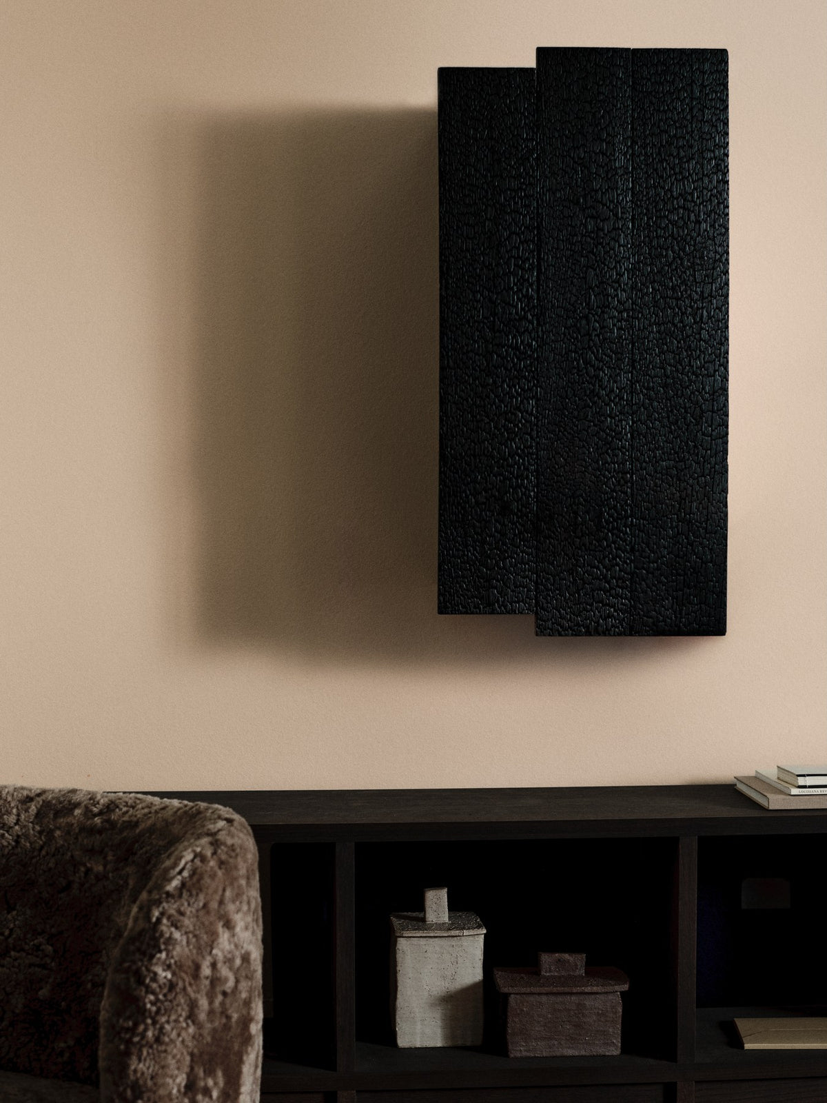 Off-White Aufbewahrungsbox Rume Box 17 von Ferm Living aus glasiertem Steinzeug mit Deckel, handgefertigt mit leicht unregelmässiger Oberfläche.