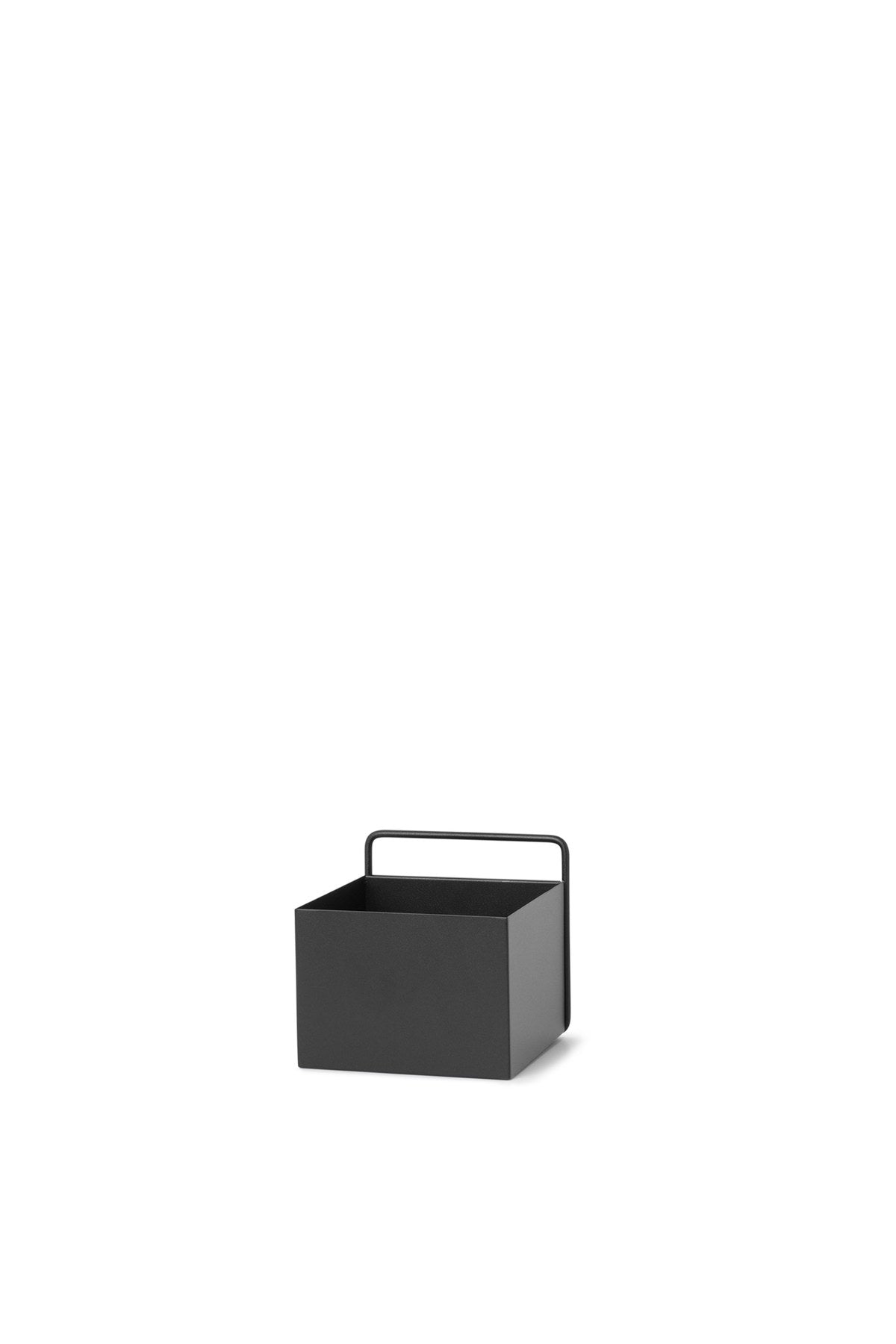 Plant Box quadratisch in Schwarz präsentiert im Onlineshop von KAQTU Design AG. Pflanzentopf Outdoor ist von Ferm Living