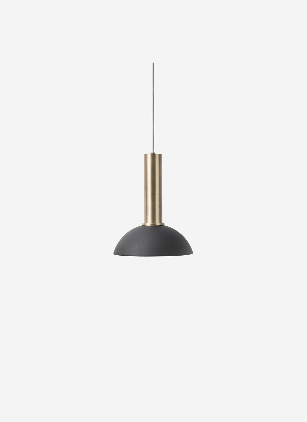 Collect Pendellampe hoch in Messing präsentiert im Onlineshop von KAQTU Design AG. Pendelleuchte ist von Ferm Living