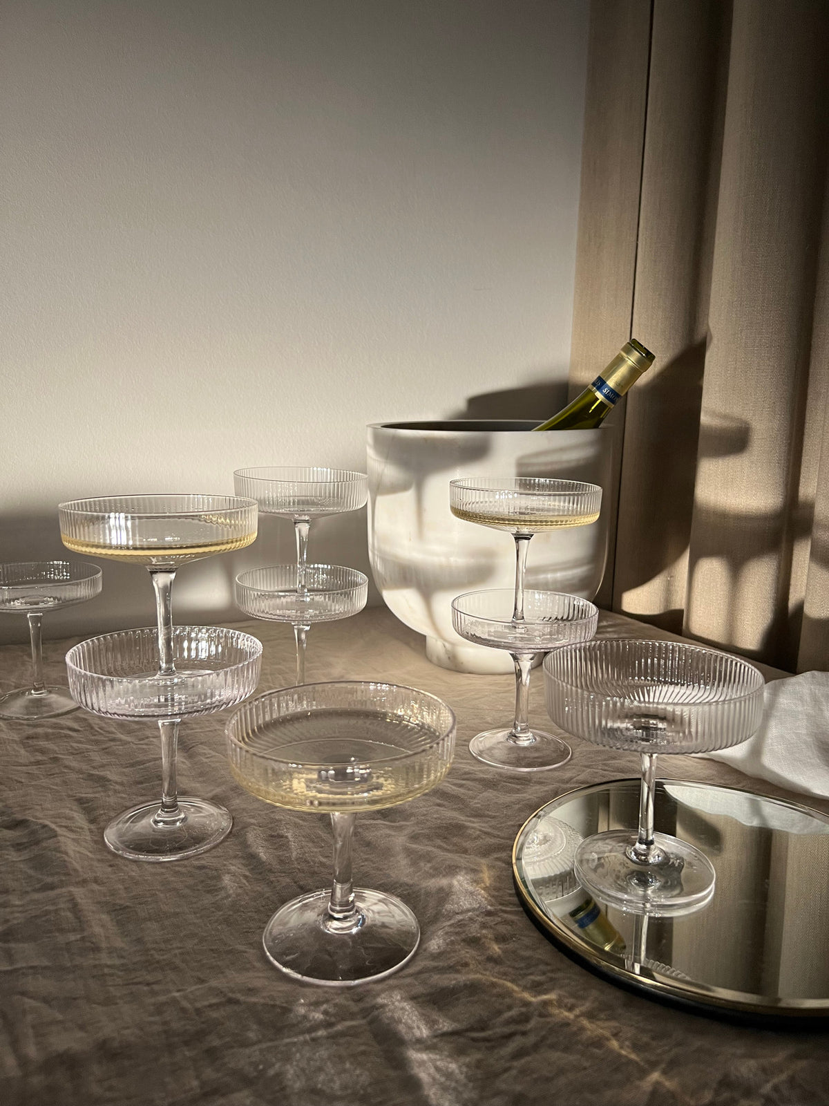 Ripple Champagnerglas 2er Set in Klar präsentiert im Onlineshop von KAQTU Design AG. Champagner Flutes ist von Ferm Living