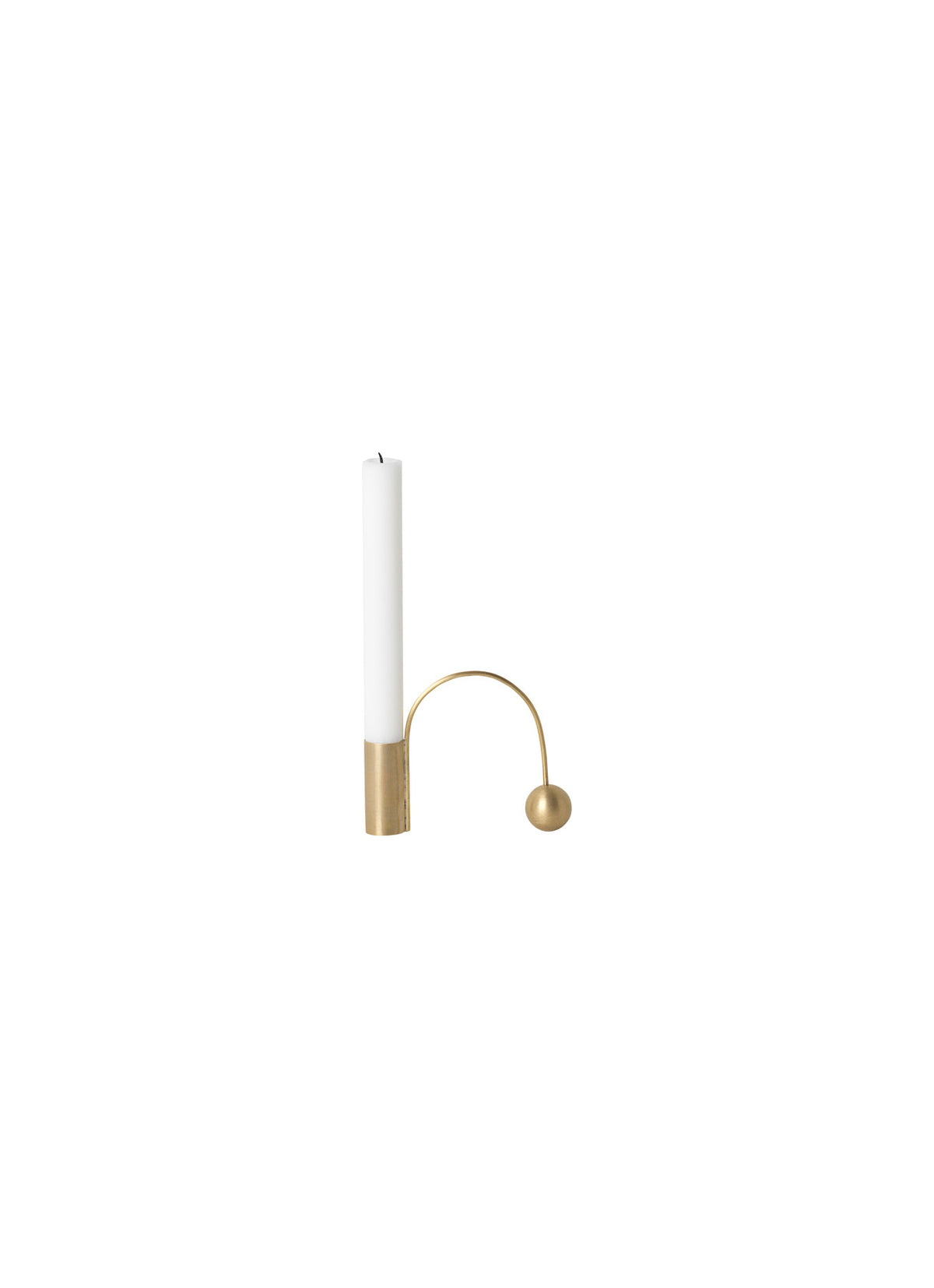 Balance Kerzenhalter in Messing präsentiert im Onlineshop von KAQTU Design AG. Kerzenständer ist von Ferm Living