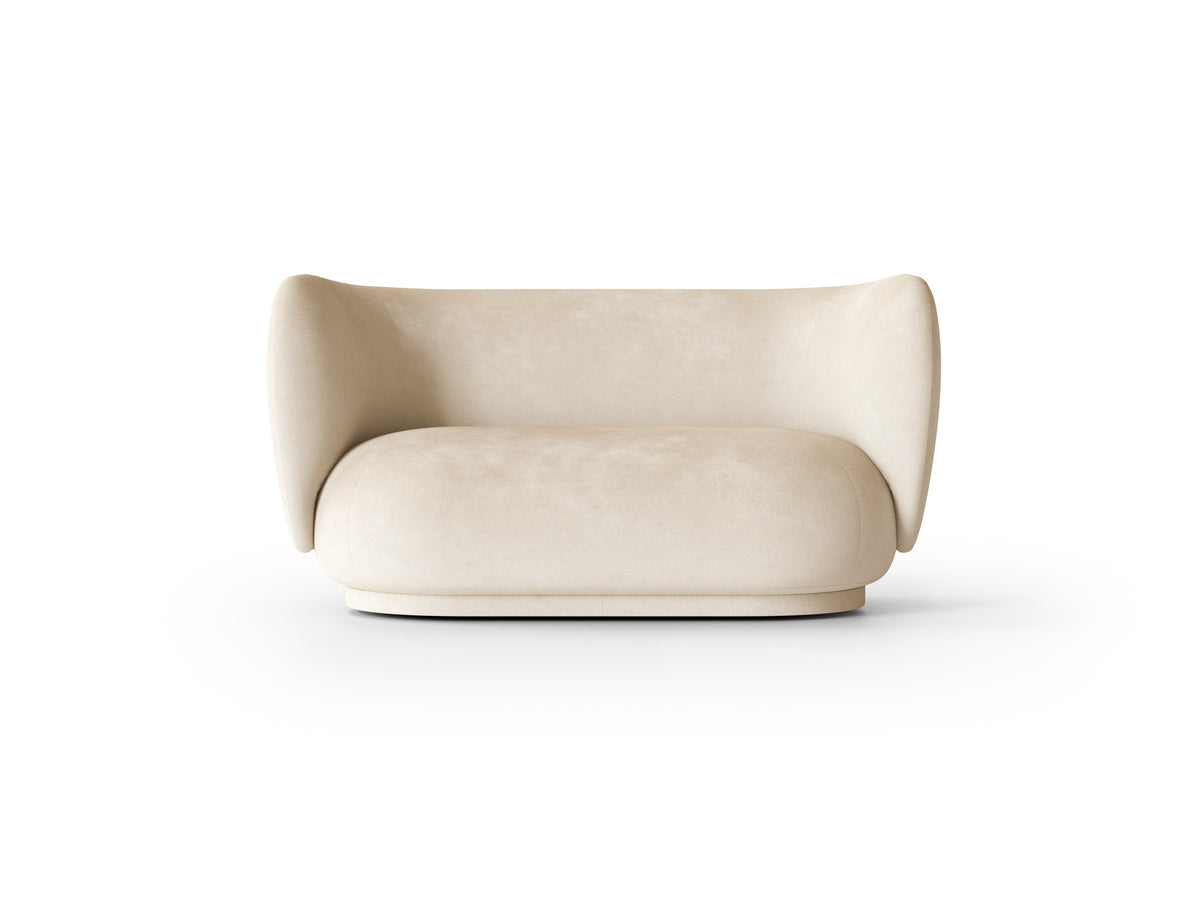 Rico 2er Sofa von Ferm Living mit runder Form, weichen Konturen und Stoffbezug
