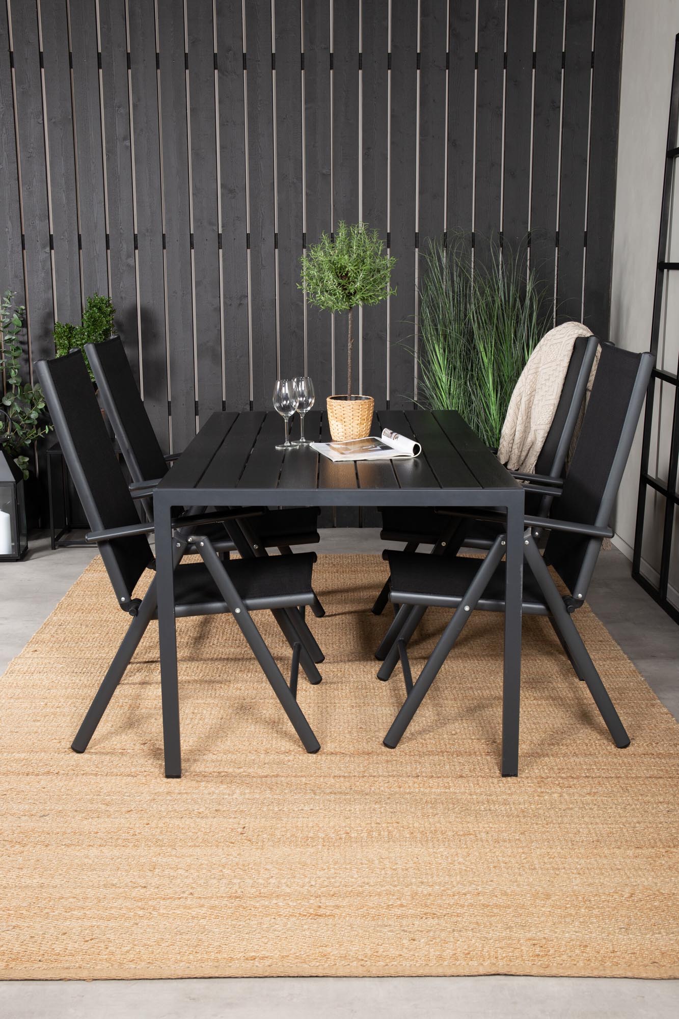 Break Outdoor-Tischset 150cm/4St. in Schwarz präsentiert im Onlineshop von KAQTU Design AG. Gartentischset ist von Venture Home