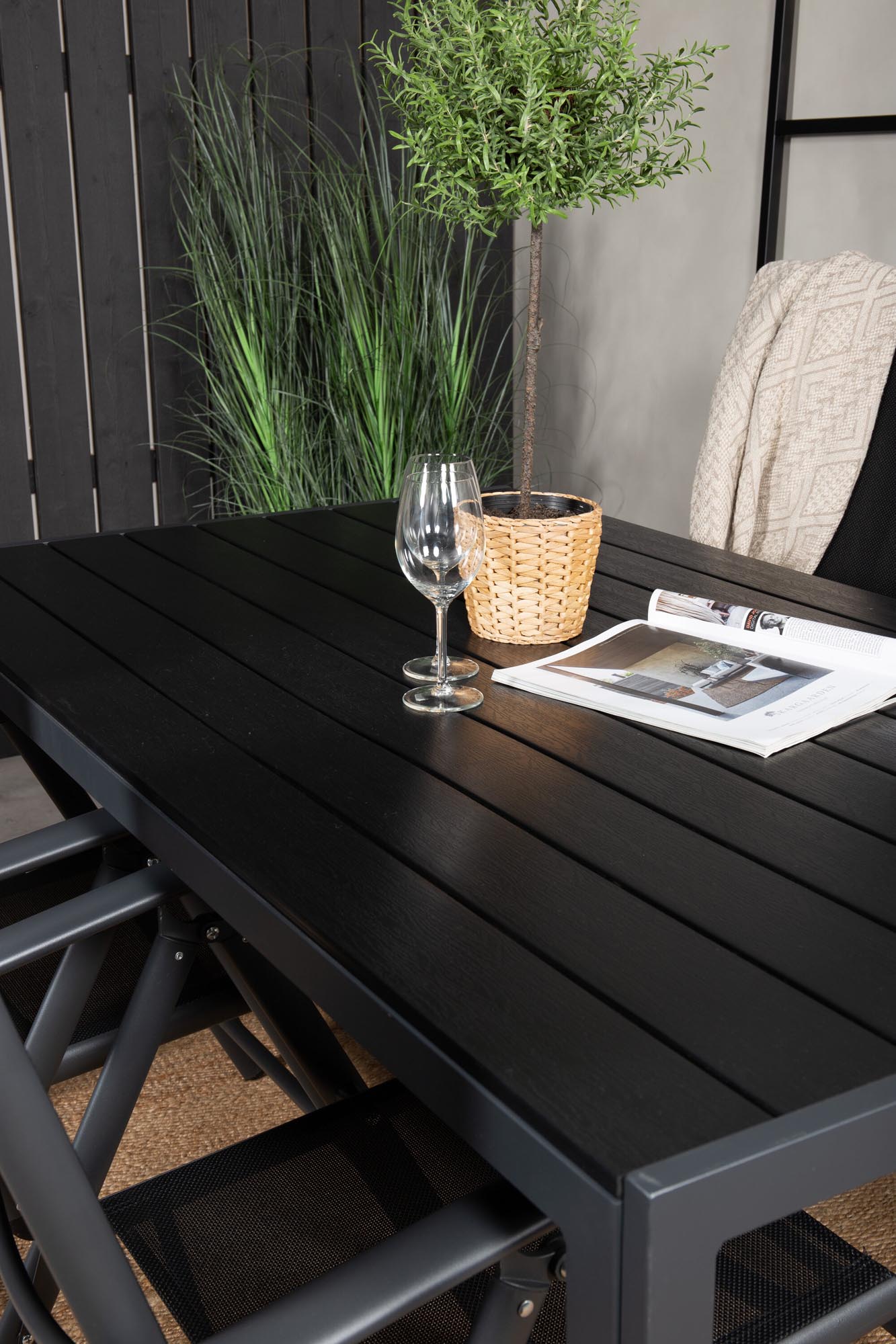 Break Outdoor-Tischset 150cm/4St. in Schwarz präsentiert im Onlineshop von KAQTU Design AG. Gartentischset ist von Venture Home