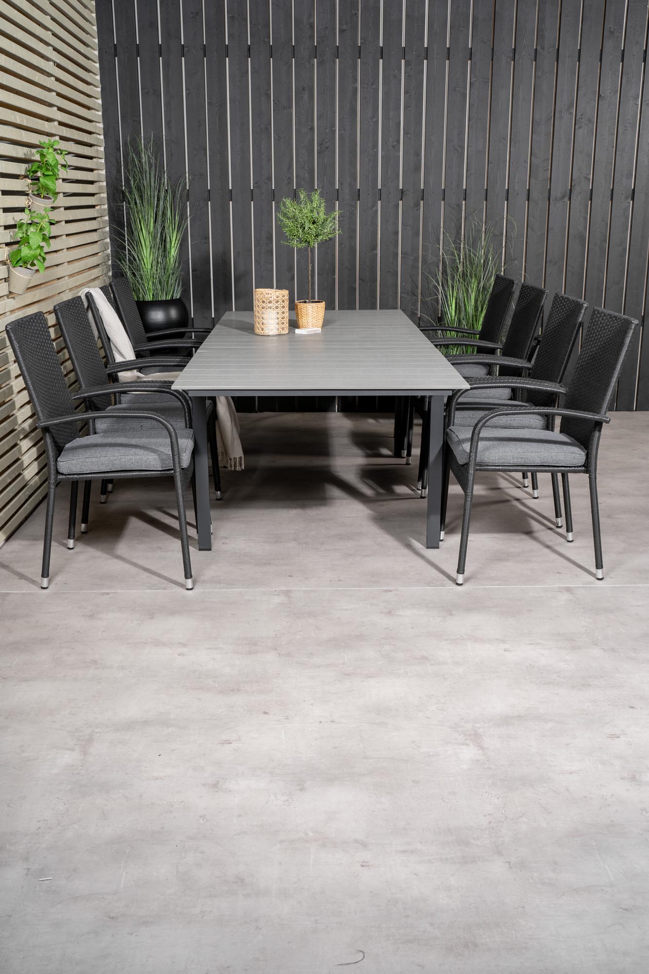 Levels Outdoor-Tischset ausziehbar + Anna 160cm/8St. in Schwarz präsentiert im Onlineshop von KAQTU Design AG. Gartentischset ist von Venture Home