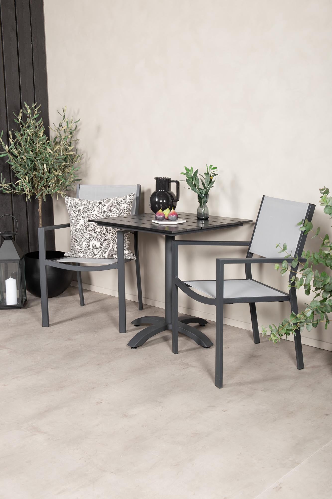 Colorado - Café-Tisch - 70*70 - Matt Schwarz / Schwarzes Aintwood+Copacabana Armstuhl in 0/0 präsentiert im Onlineshop von KAQTU Design AG. Gartentischset ist von Venture Home