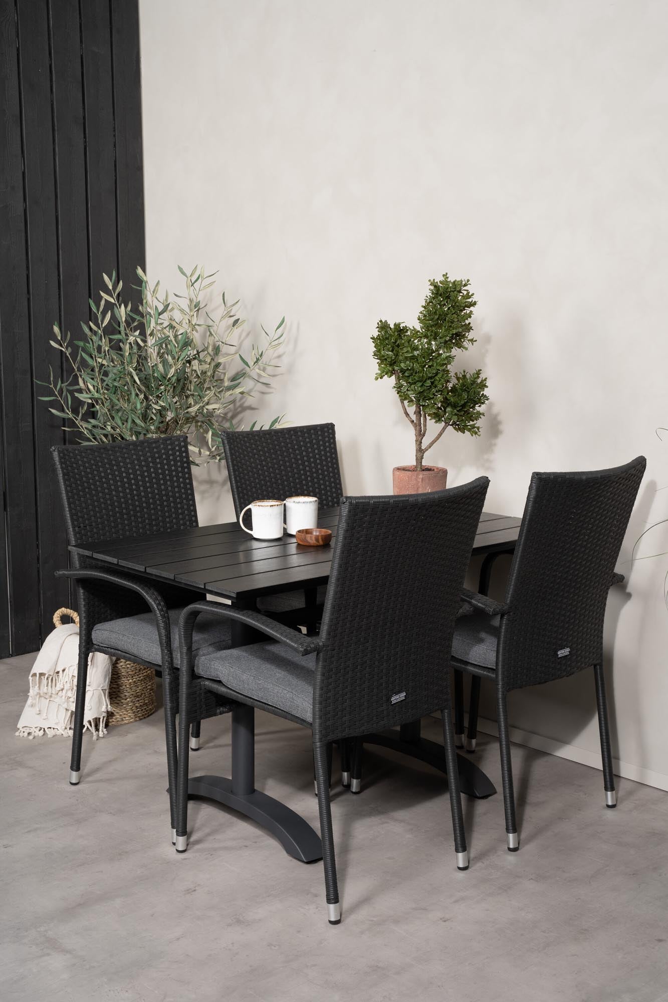 Denver Outdoor-Tischset + Anna 120cm/4St. in Schwarz präsentiert im Onlineshop von KAQTU Design AG. Gartentischset ist von Venture Home