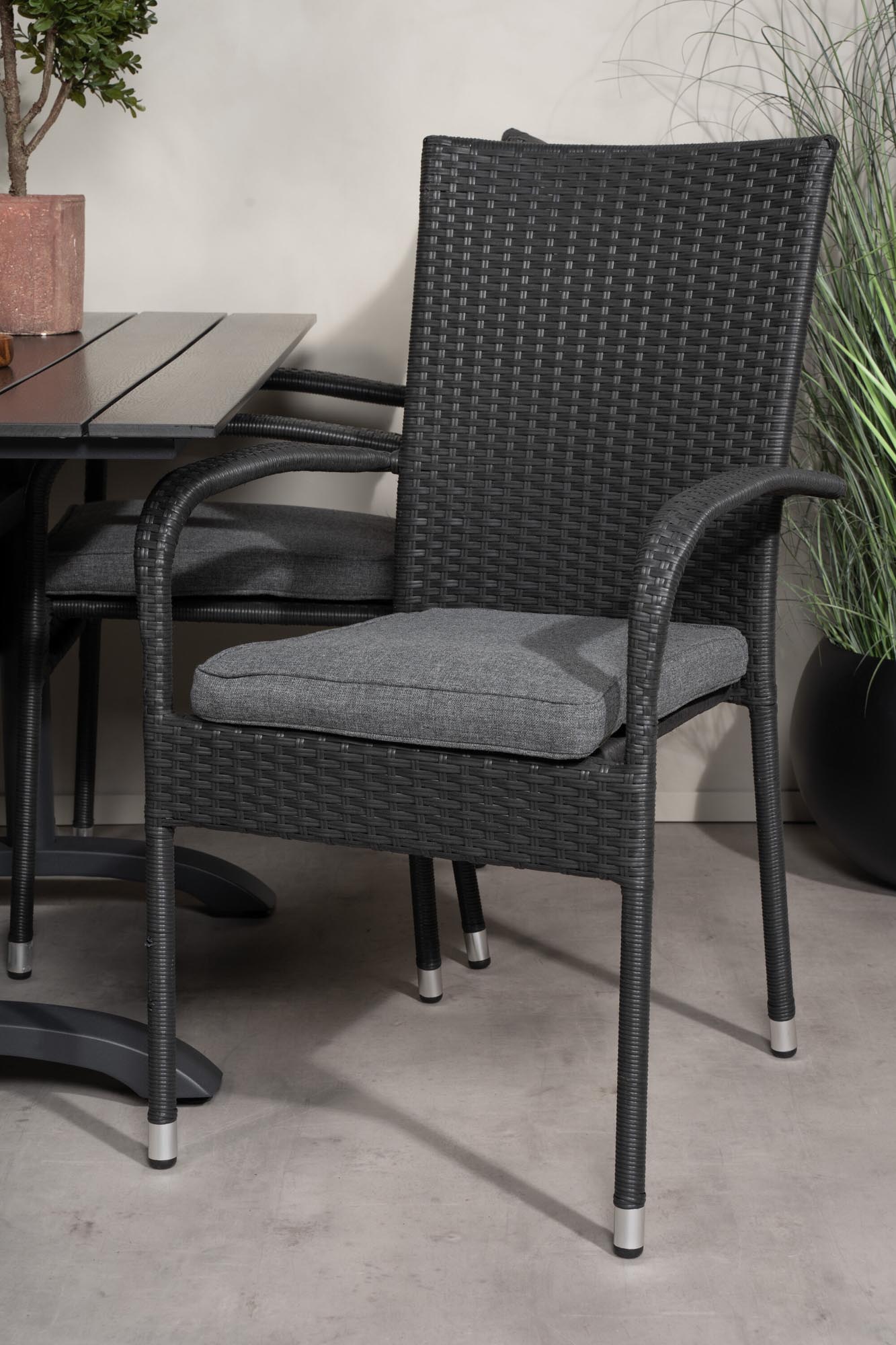 Denver Outdoor-Tischset + Anna 120cm/4St. in Schwarz präsentiert im Onlineshop von KAQTU Design AG. Gartentischset ist von Venture Home