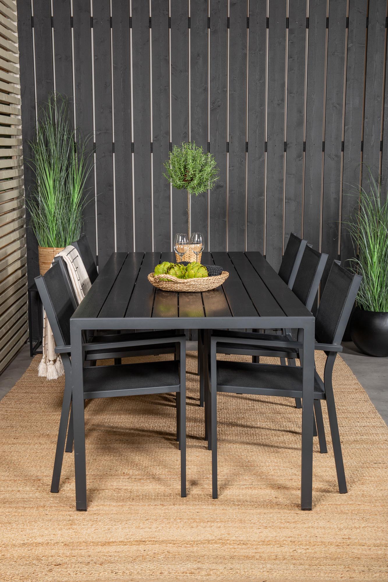 Break Outdoor-Tischset + Copacabana Arm 205cm/6St. in Schwarz präsentiert im Onlineshop von KAQTU Design AG. Gartentischset ist von Venture Home