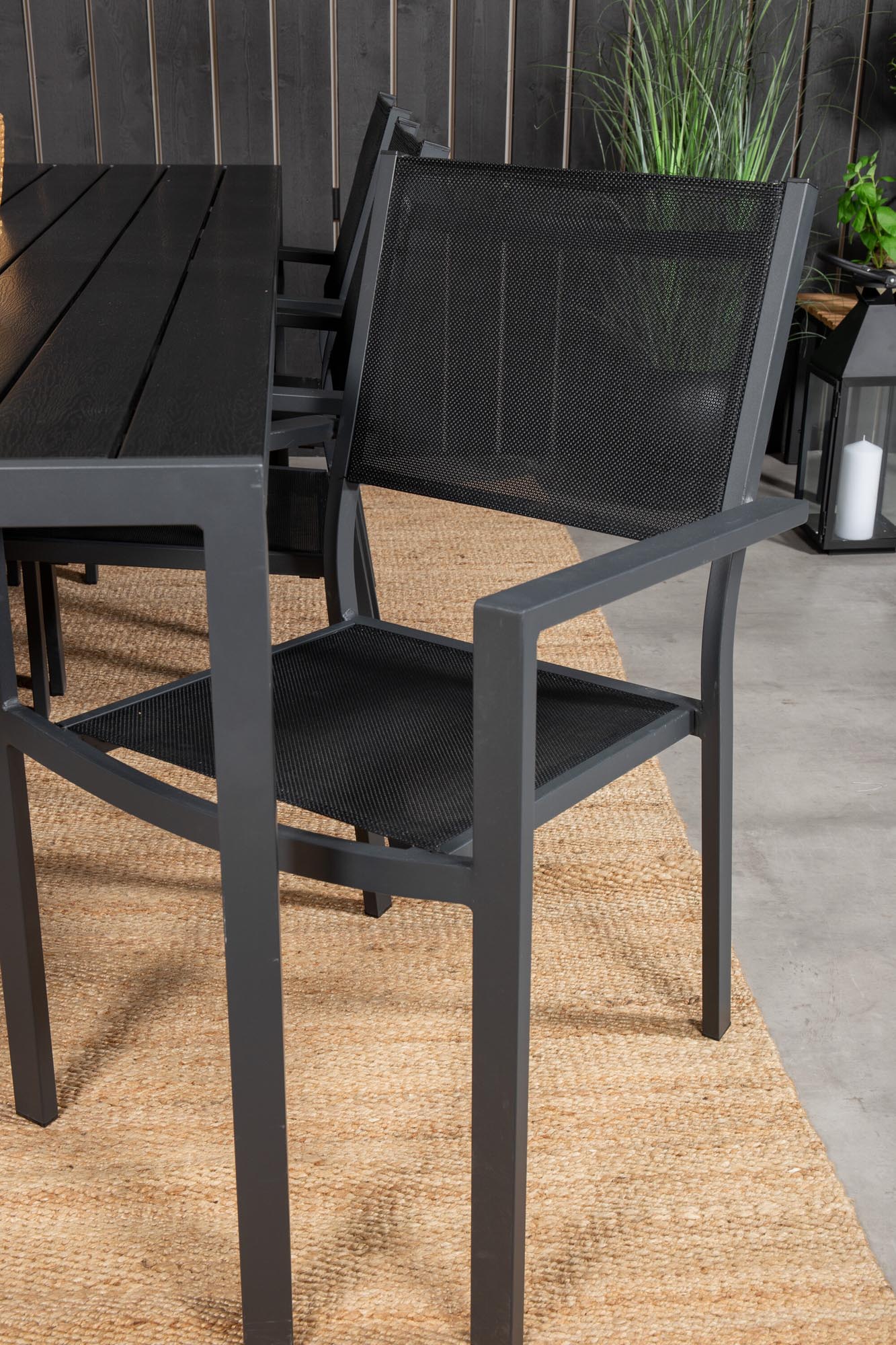 Break Outdoor-Tischset + Copacabana Arm 205cm/6St. in Schwarz präsentiert im Onlineshop von KAQTU Design AG. Gartentischset ist von Venture Home