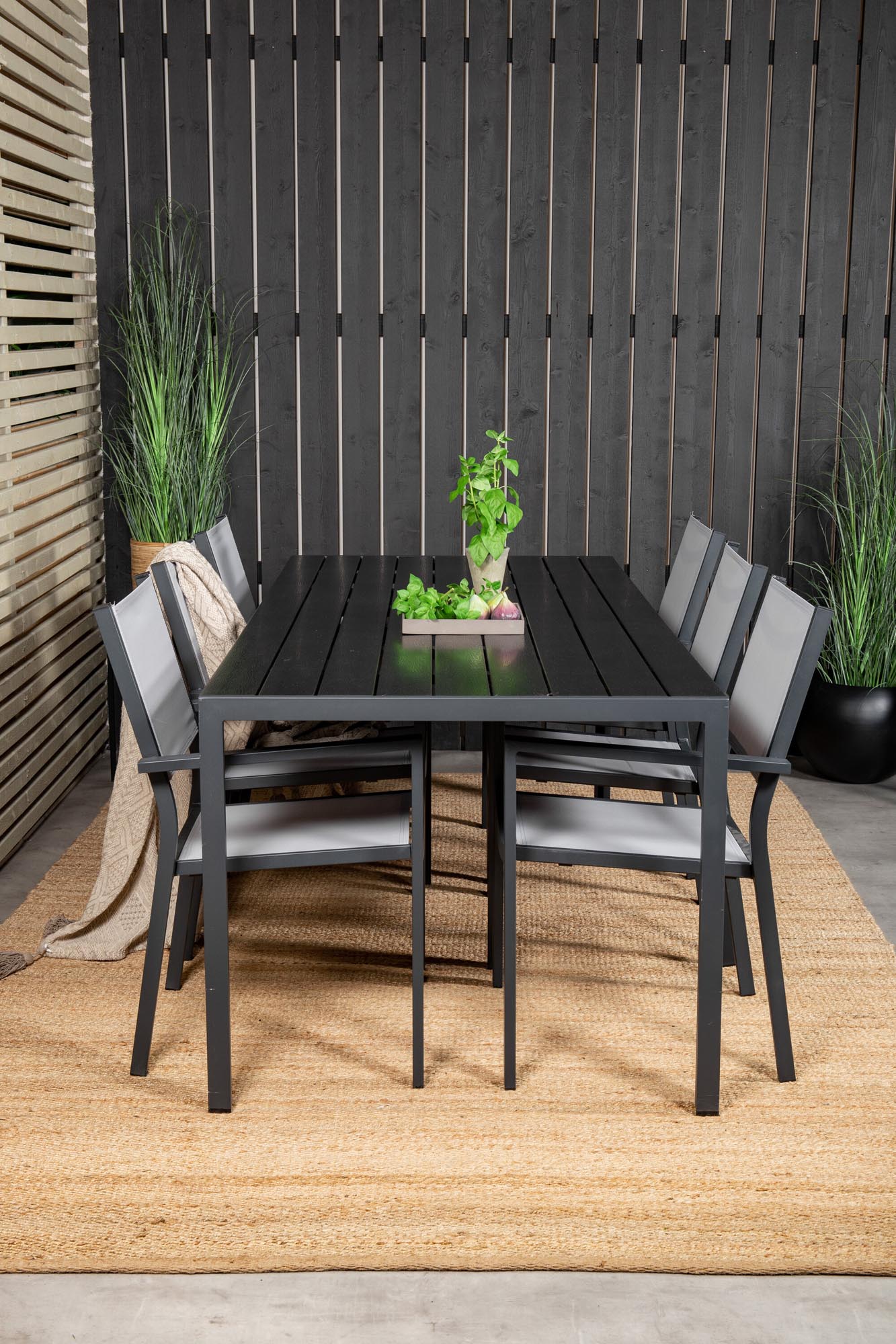 Break Outdoor-Tischset + Copacabana Arm 205cm/6St. in Schwarzgrau präsentiert im Onlineshop von KAQTU Design AG. Gartentischset ist von Venture Home