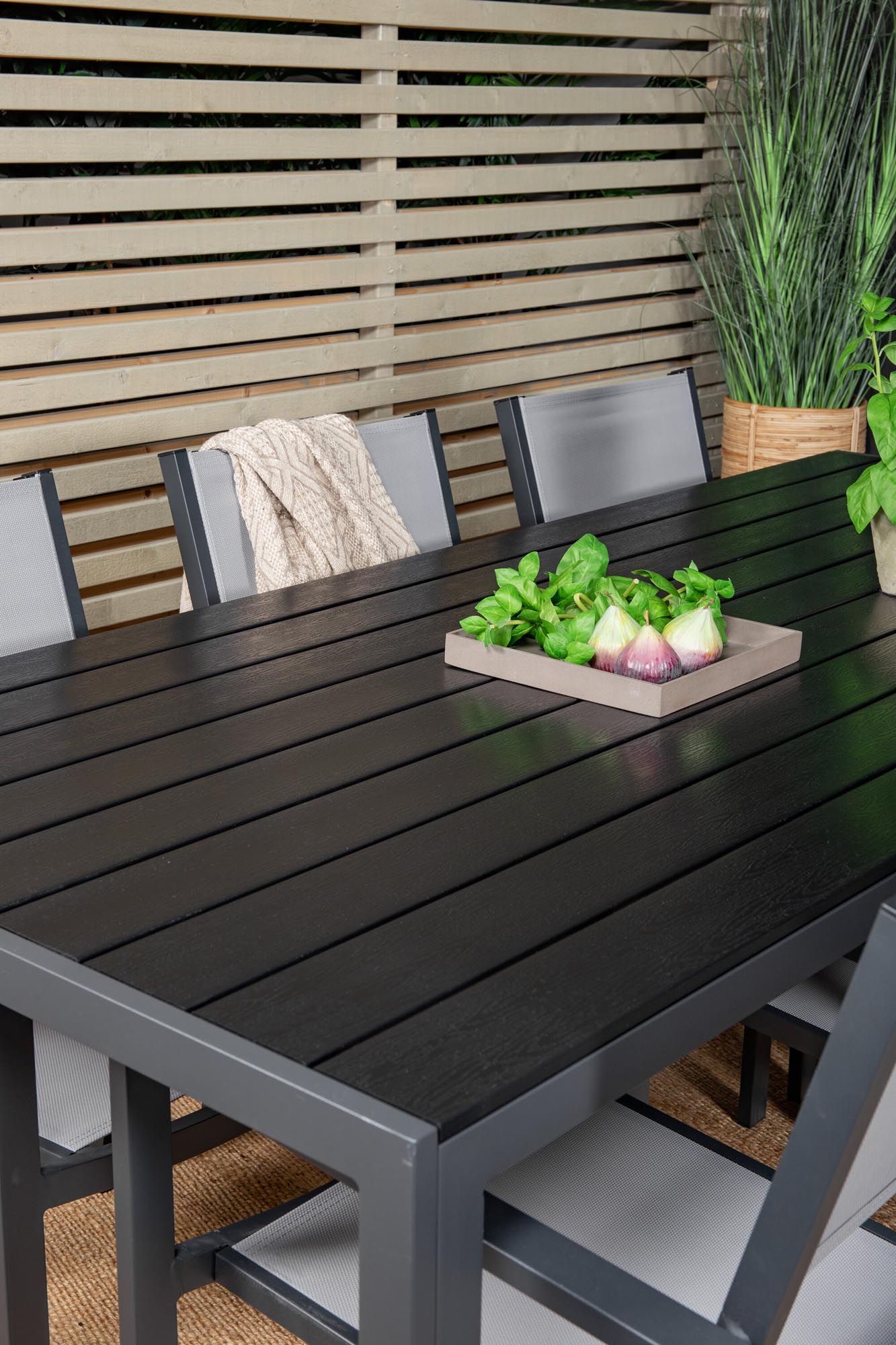 Break Outdoor-Tischset + Copacabana Arm 205cm/6St. in Schwarzgrau präsentiert im Onlineshop von KAQTU Design AG. Gartentischset ist von Venture Home