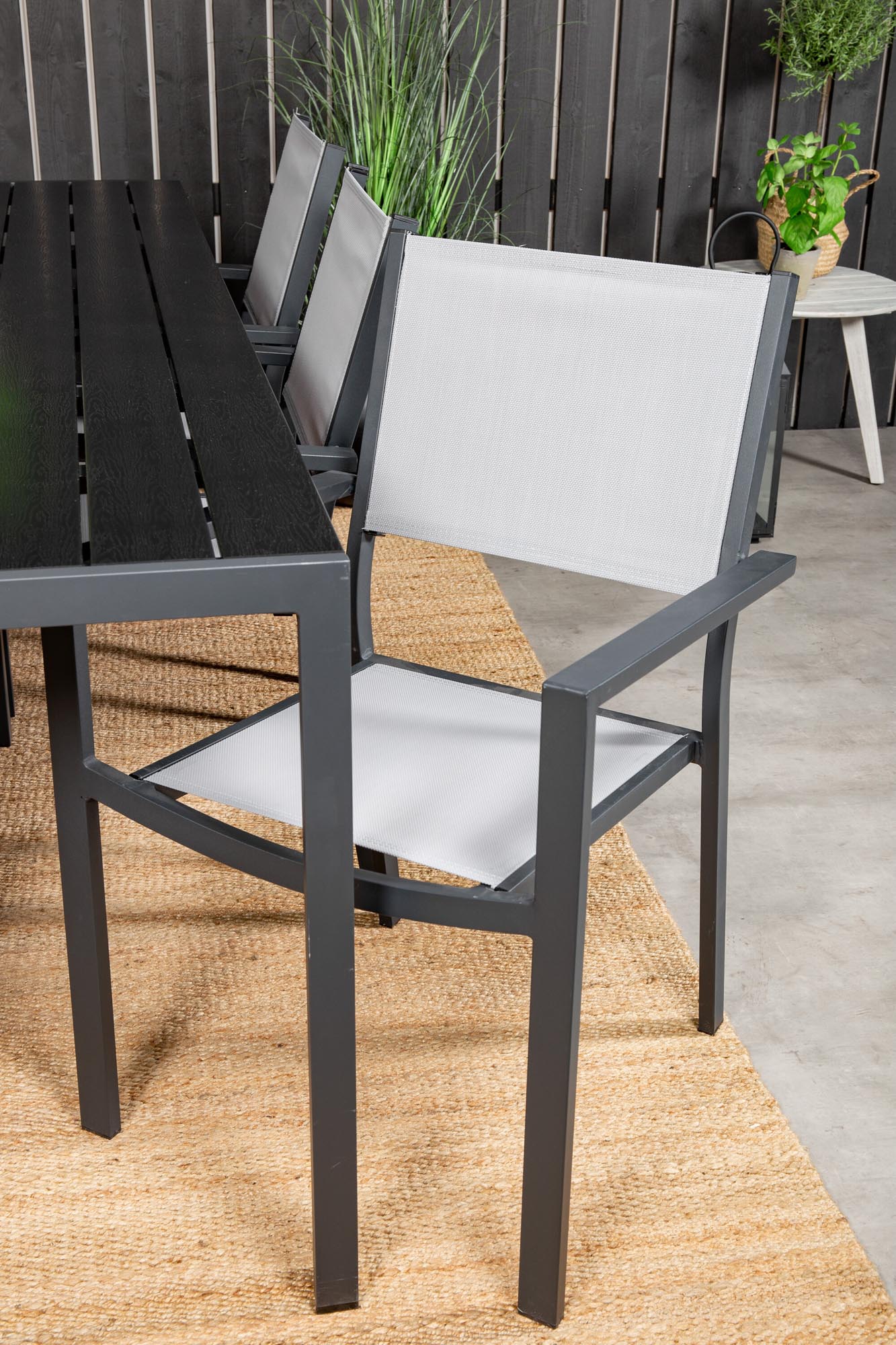 Break Outdoor-Tischset + Copacabana Arm 205cm/6St. in Schwarzgrau präsentiert im Onlineshop von KAQTU Design AG. Gartentischset ist von Venture Home
