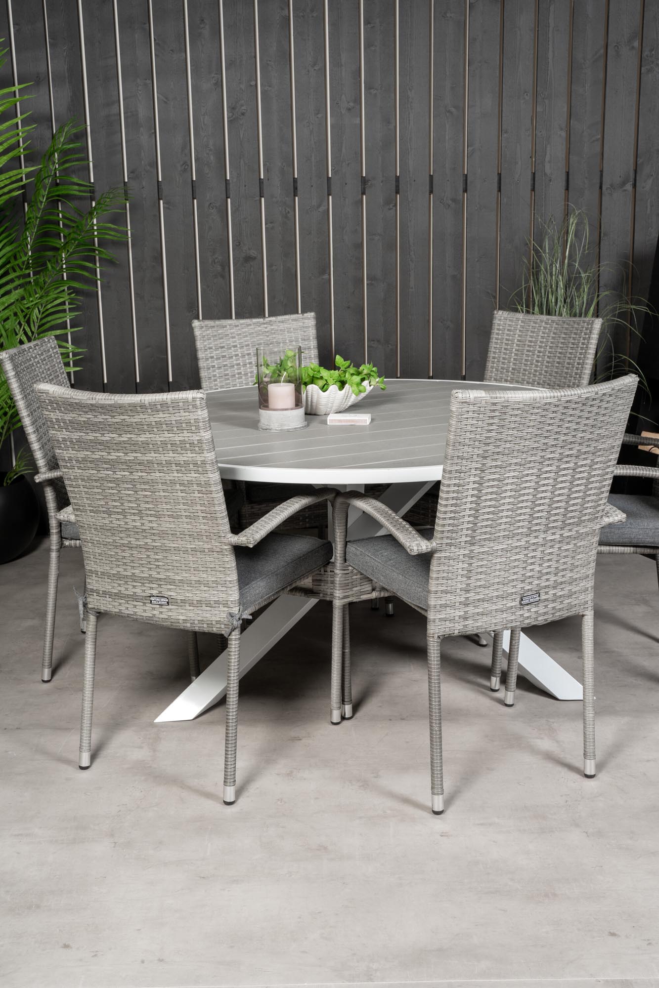 Parma Outdoor-Tischset + Anna ⌀140cm/6St. in Grau präsentiert im Onlineshop von KAQTU Design AG. Gartentischset ist von Venture Home