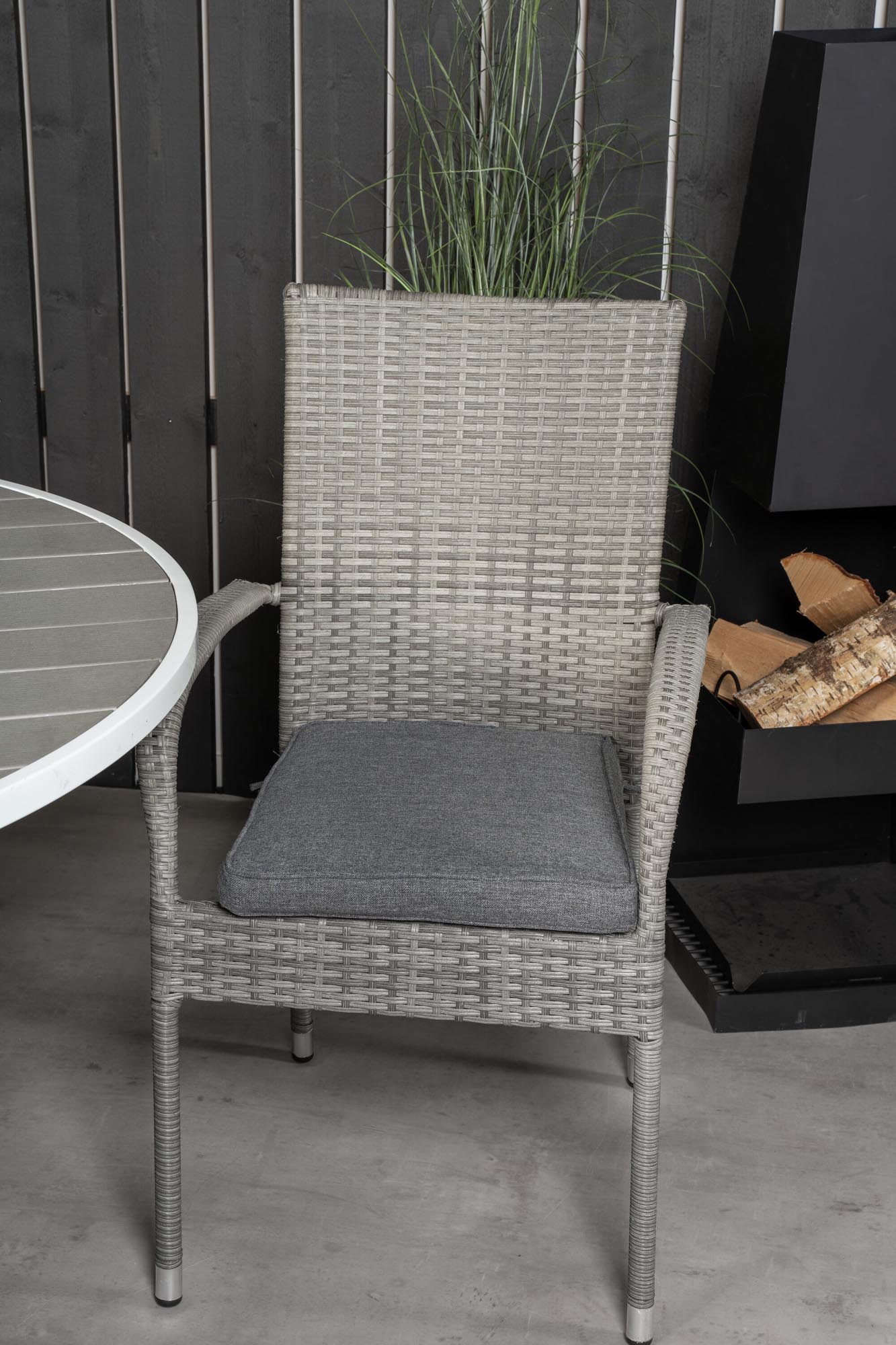 Parma Outdoor-Tischset + Anna ⌀140cm/6St. in Grau präsentiert im Onlineshop von KAQTU Design AG. Gartentischset ist von Venture Home