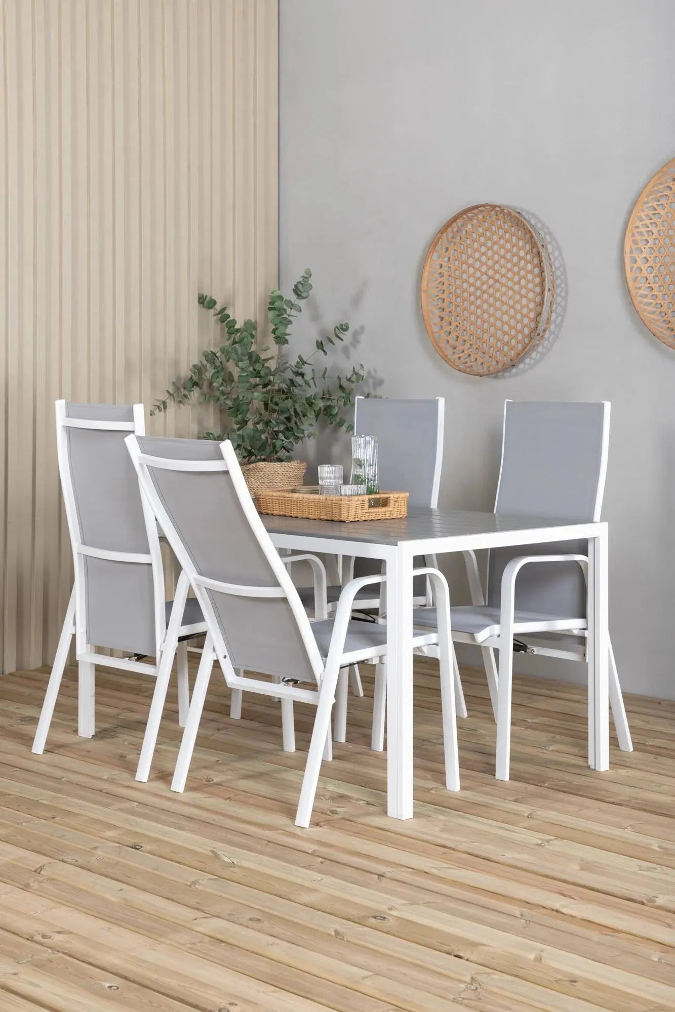 Robustes Break Set: 150cm Tisch & 4 Copacabana Stühle für Garten.