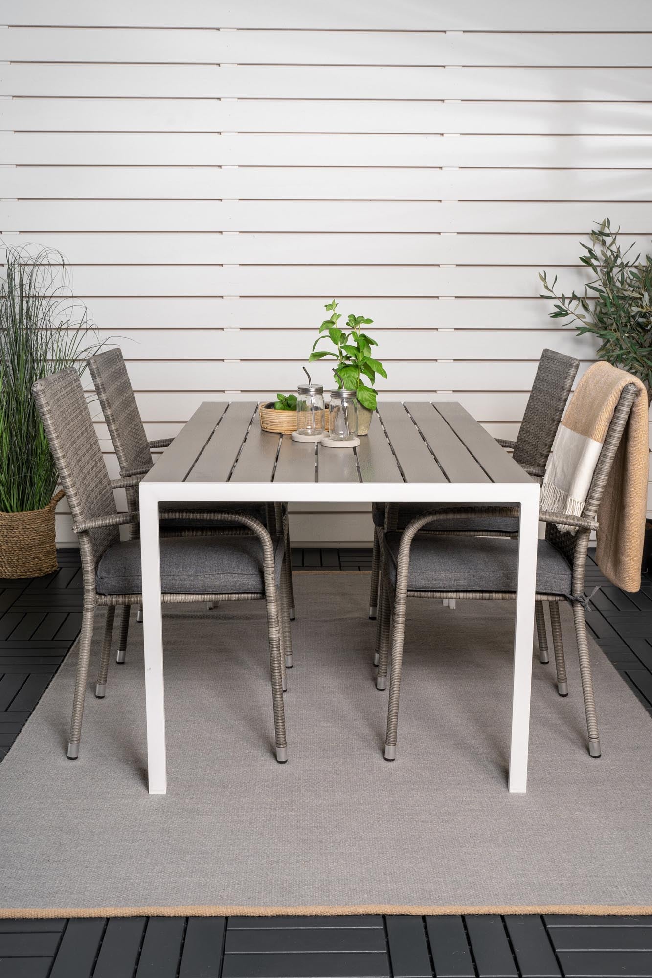 Break Outdoor-Tischset + Anna 150cm/4St. in Grau präsentiert im Onlineshop von KAQTU Design AG. Gartentischset ist von Venture Home
