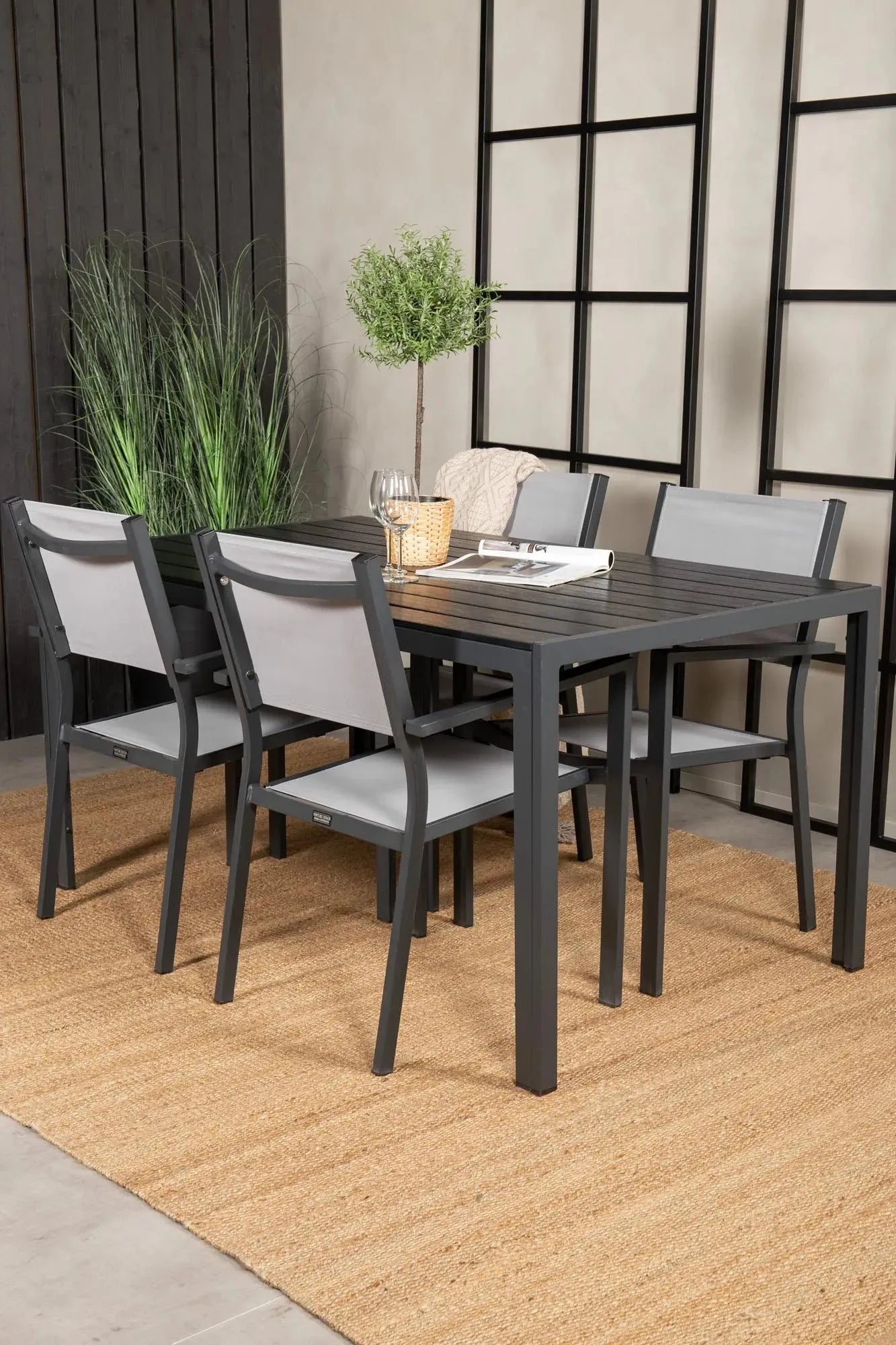 Stilvolles Break Outdoor-Set: 150cm Tisch & 4 Copacabana Stühle.