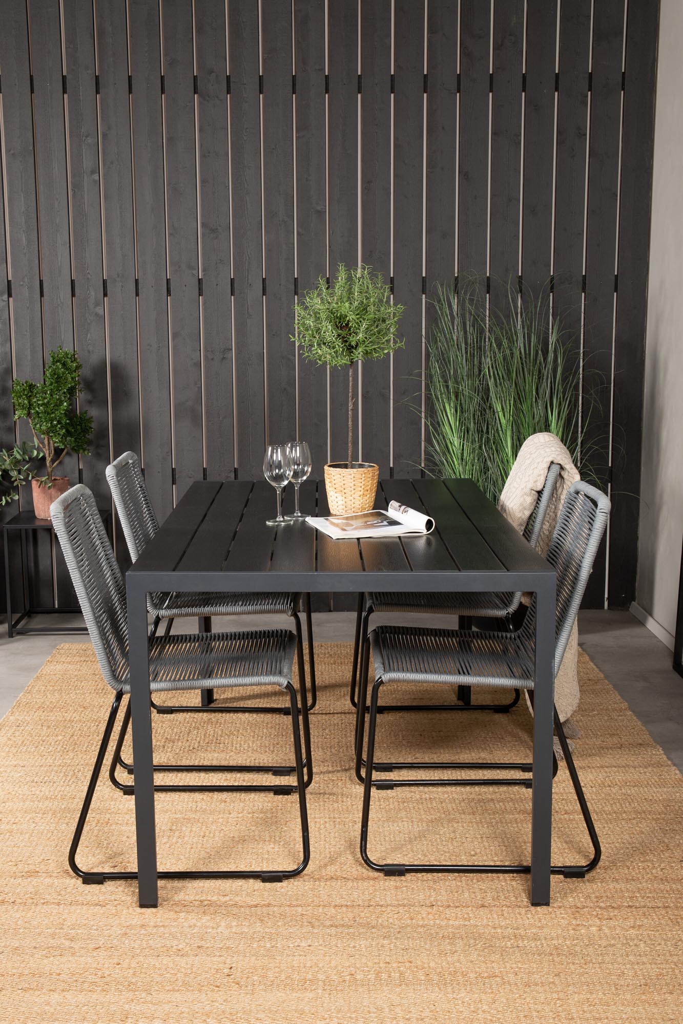 Break Outdoor-Tischset + Lindos 150cm/4St. in Schwarzgrau präsentiert im Onlineshop von KAQTU Design AG. Gartentischset ist von Venture Home