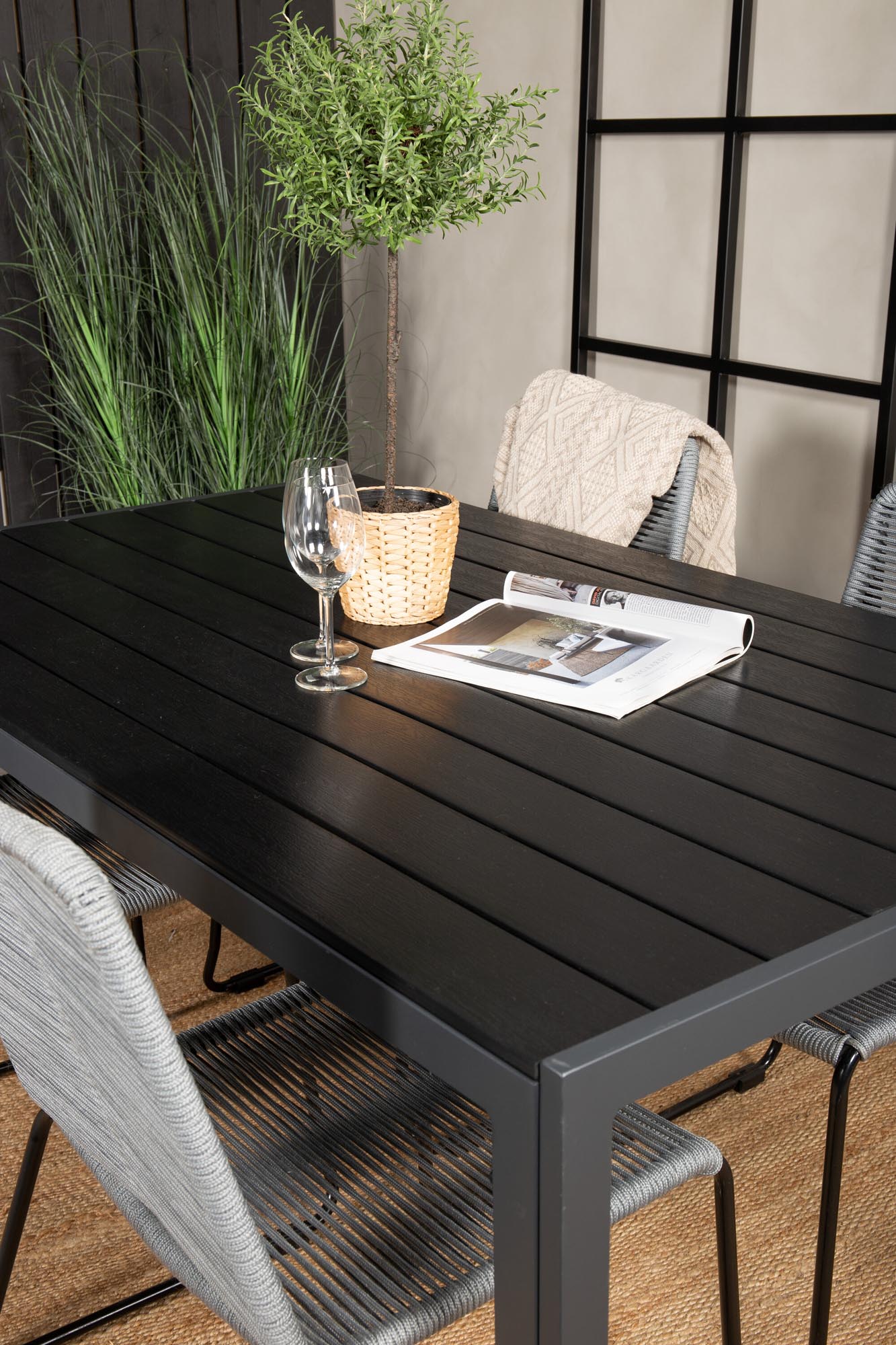 Break Outdoor-Tischset + Lindos 150cm/4St. in Schwarzgrau präsentiert im Onlineshop von KAQTU Design AG. Gartentischset ist von Venture Home