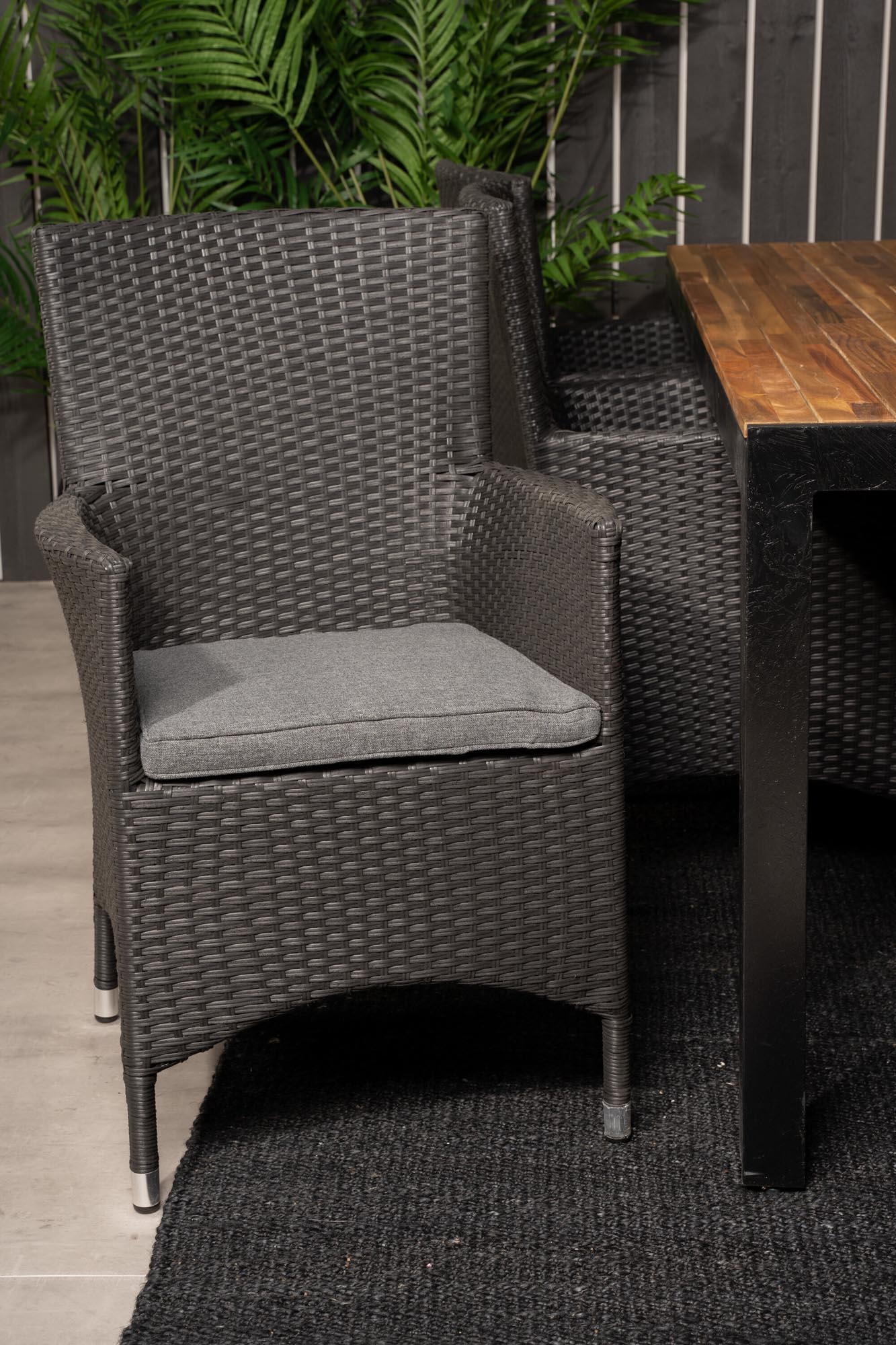 Bois Outdoor-Tischset + Malin 205cm/6St. in Schwarzgrau präsentiert im Onlineshop von KAQTU Design AG. Gartentischset ist von Venture Home