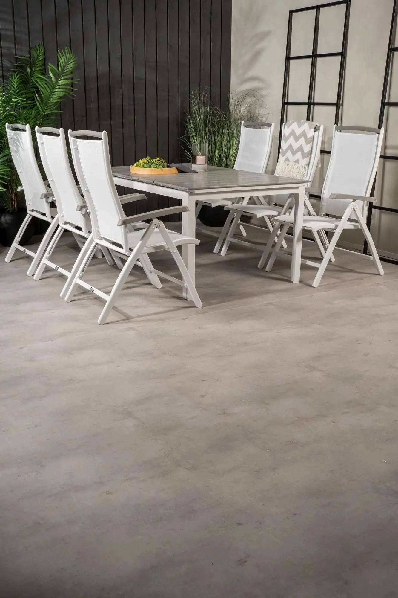Elegantes Outdoor-Set von Venture Home für stilvolle Gartenmomente.