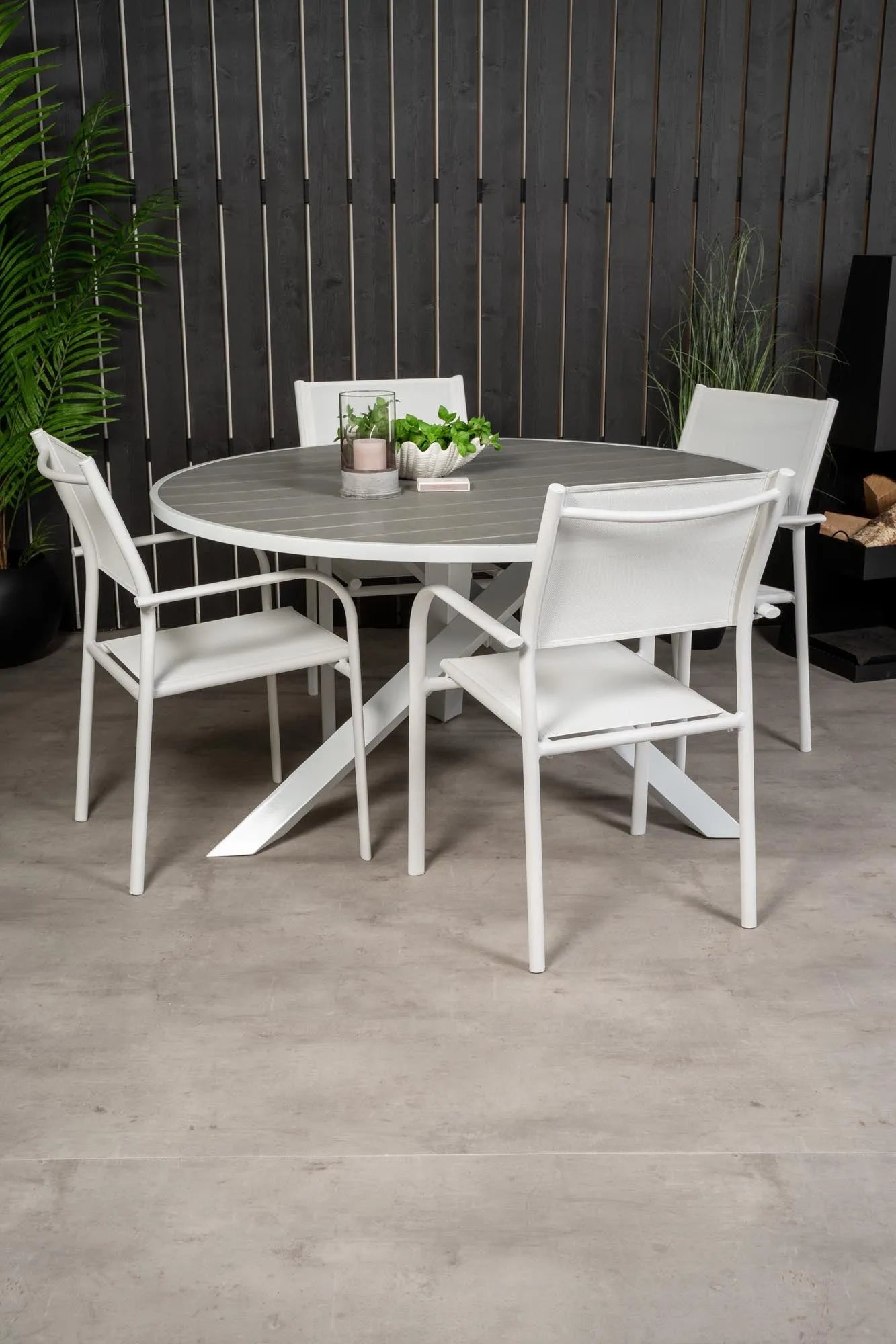 Elegantes Tischset Parma + Santorini für 4, perfekt für draußen.
