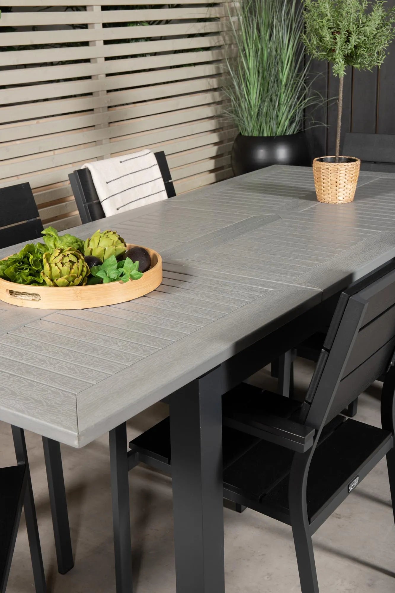 Venture Home Albany: Vielseitiges Outdoor-Set mit erweiterbarem Tisch.