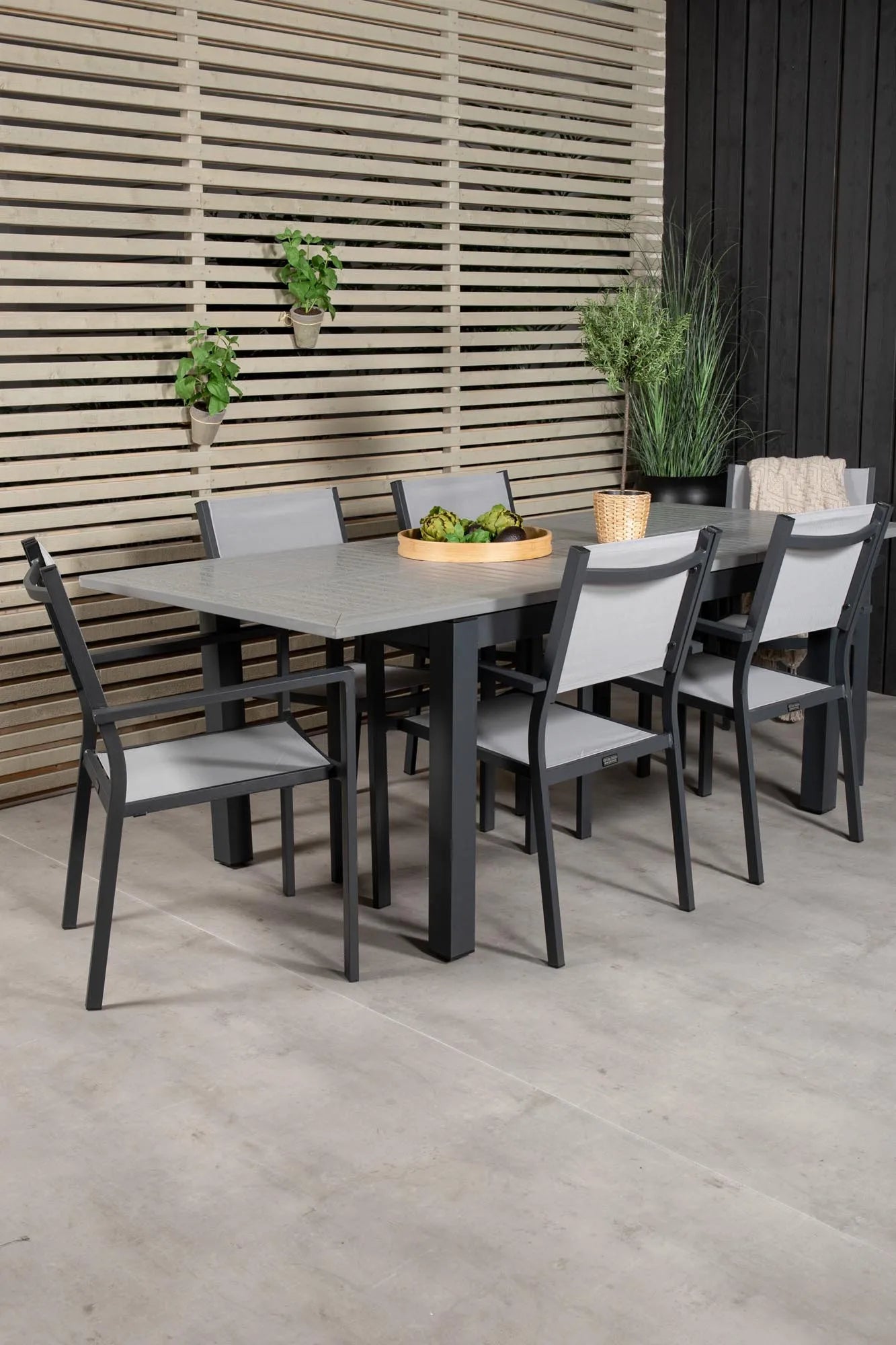 Venture Home Albany: Stilvolles, erweiterbares Outdoor-Esstischset.