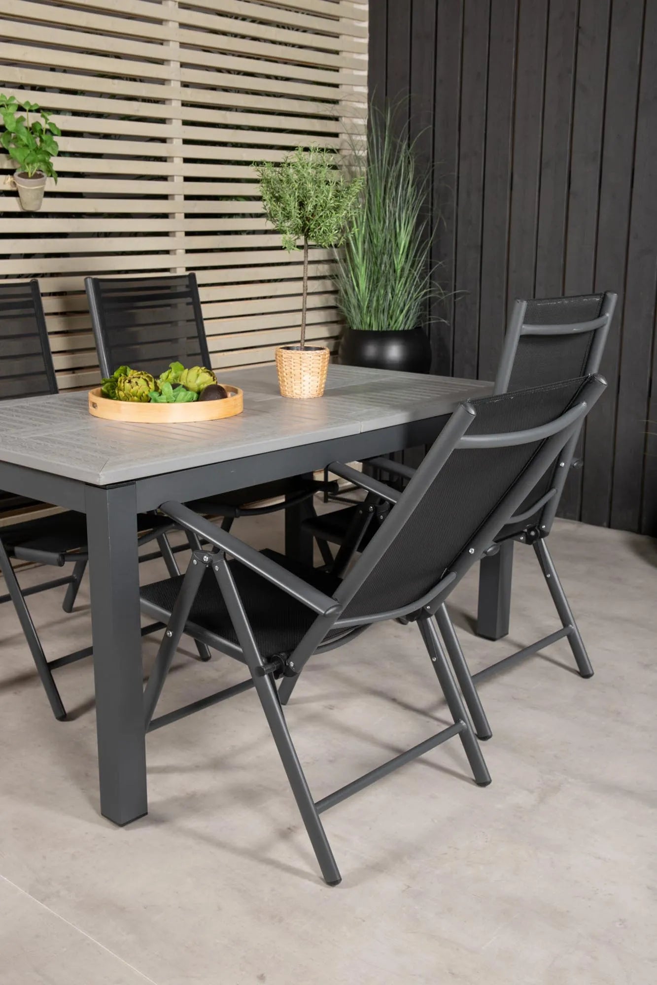 Elegantes Albany Set: Perfekt für gesellige Outdoor-Mahlzeiten.